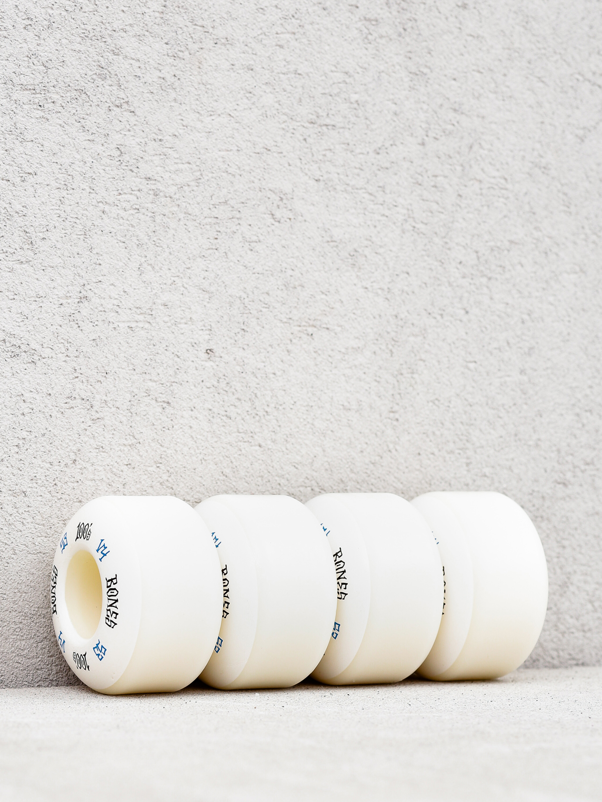 Kolečka Bones 100s Og Formula V4 (white/blue)