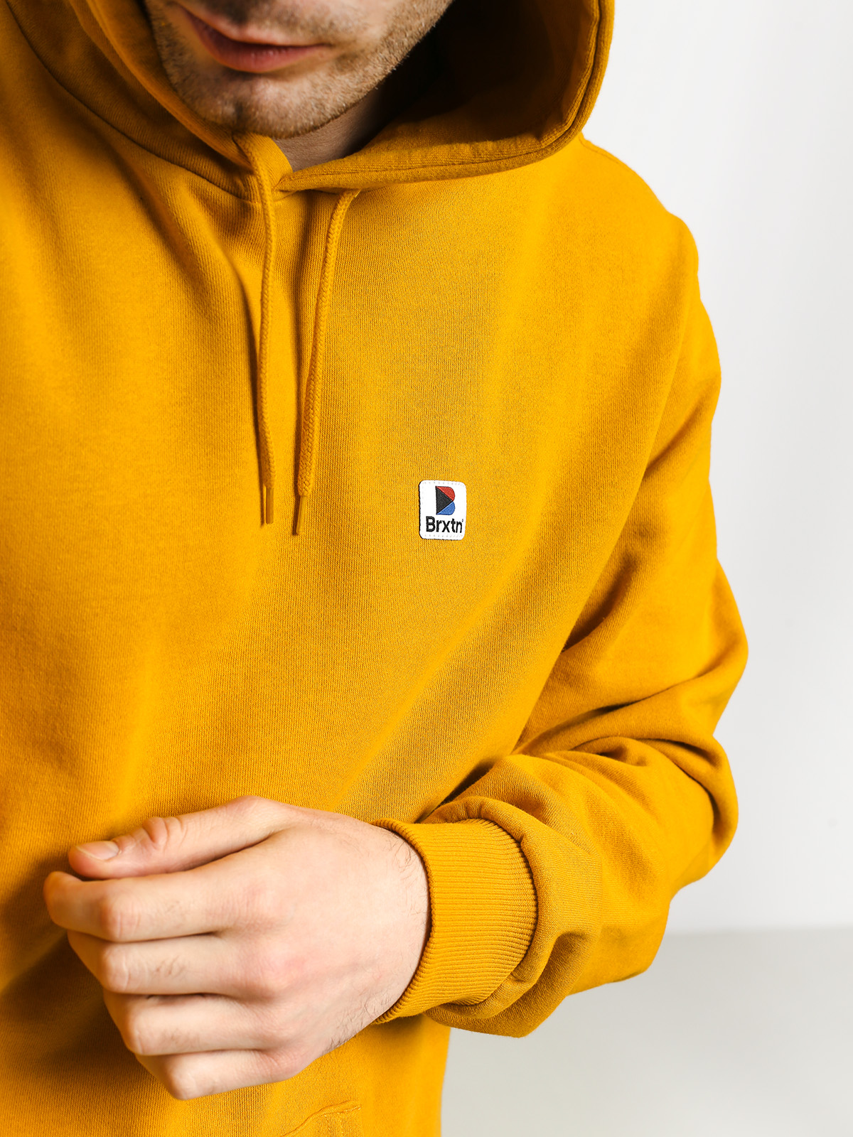 Mikina s kapucí Brixton Stowell Intl HD (nugget gold)