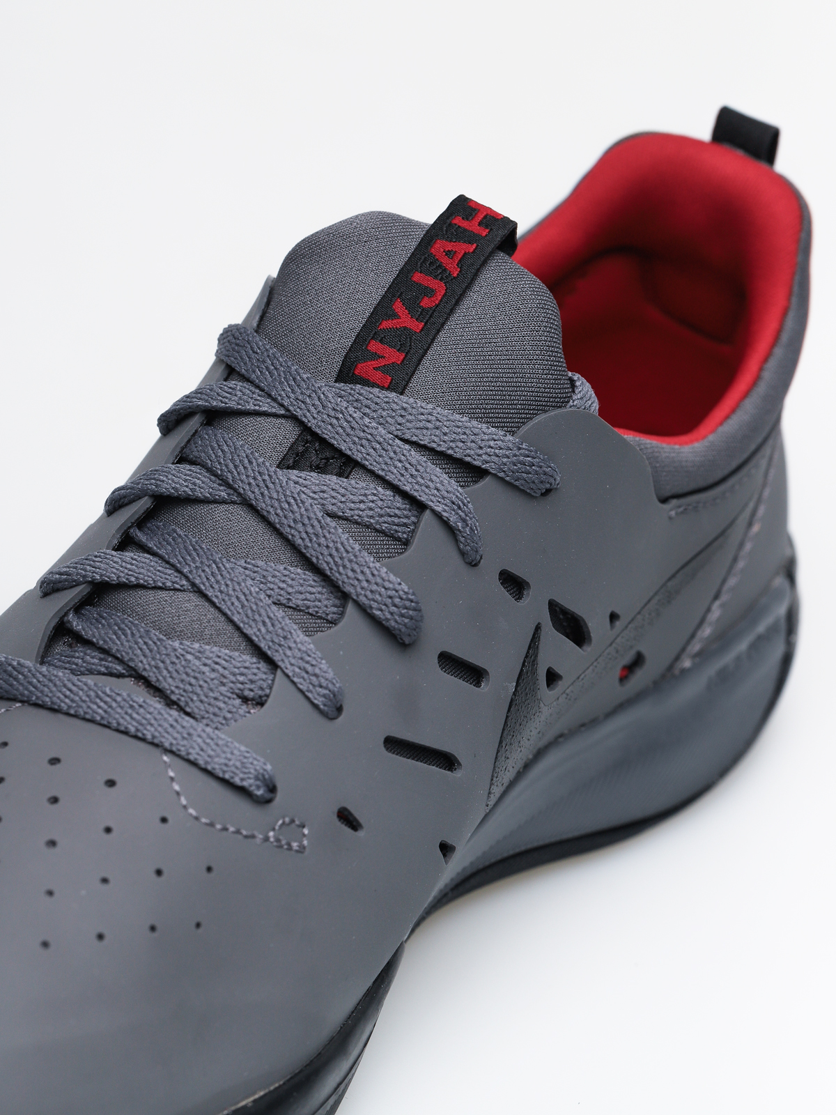 Boty Nike SB Nyjah Free (dark grey/black gym red)