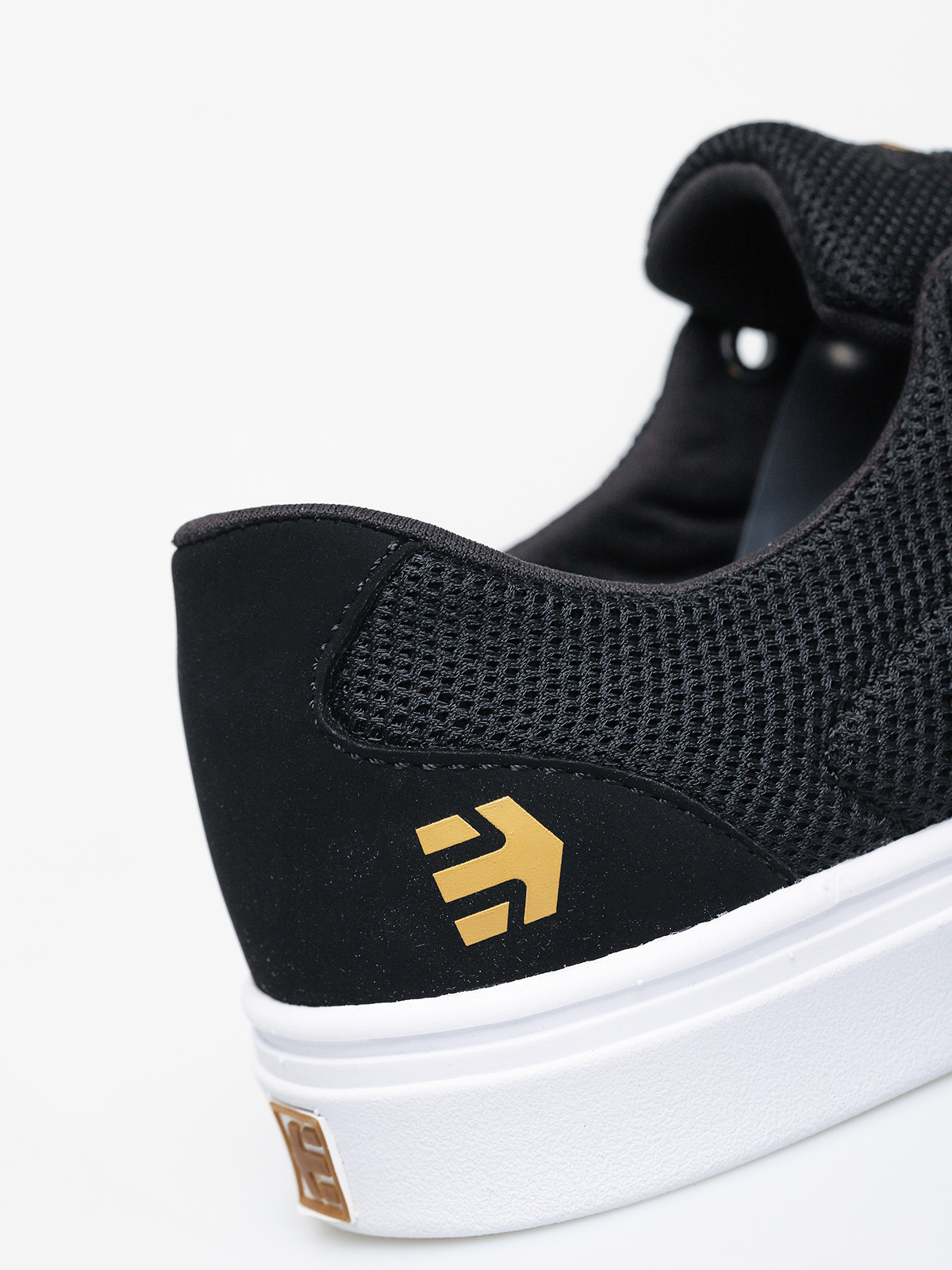 etnies stratus