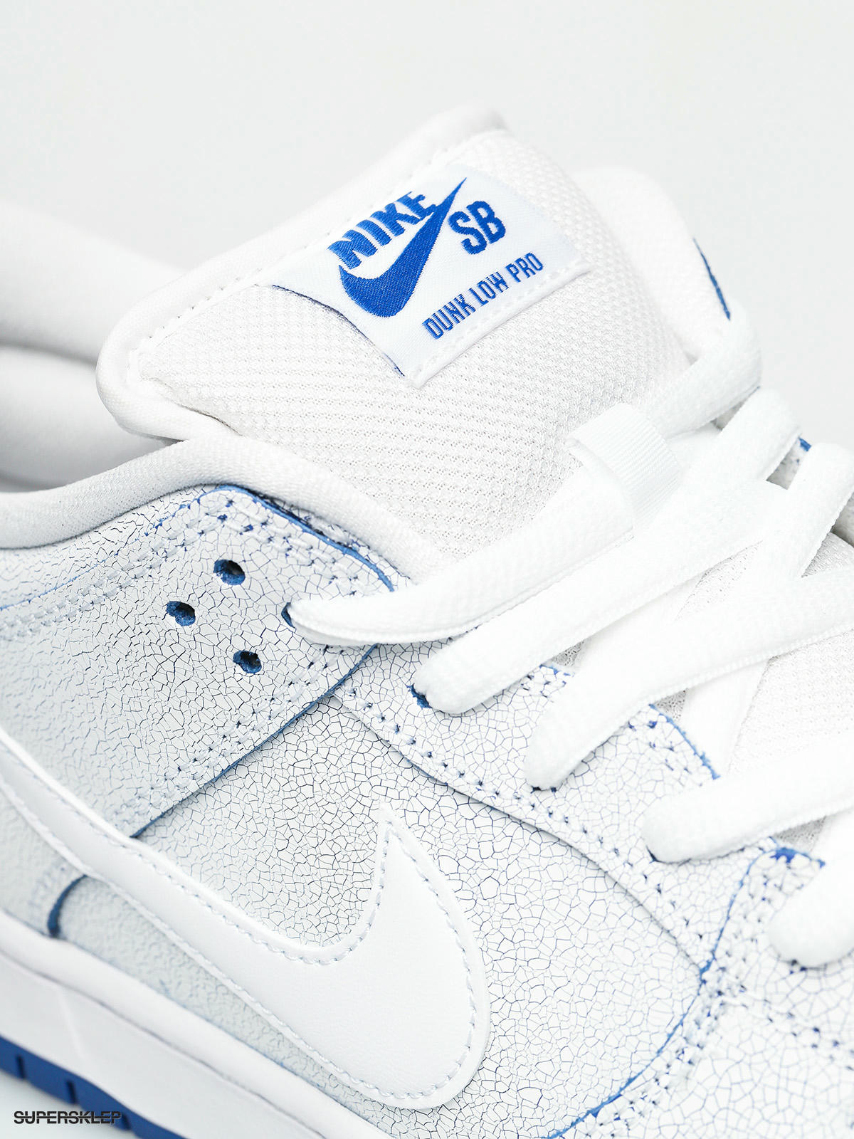 Boty Nike SB Dunk Low Pro Prm (white/white game royal)