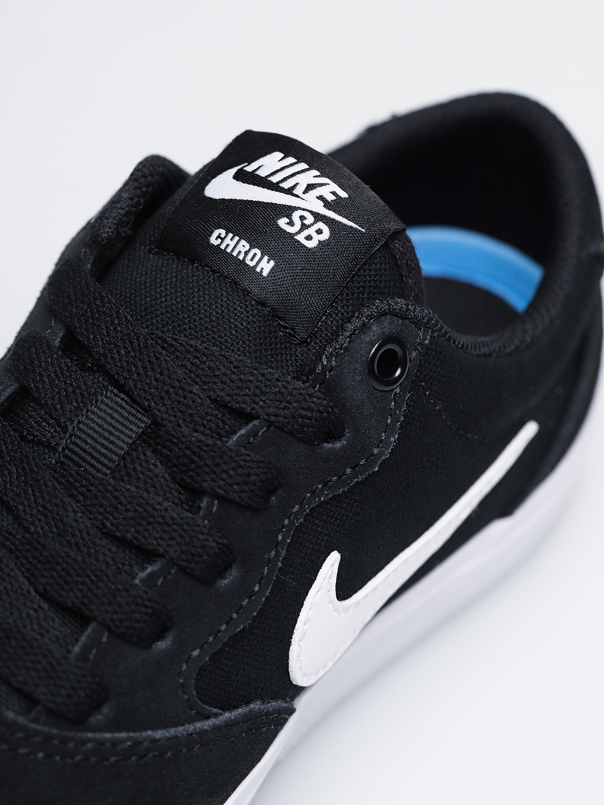 nike sb chron black and white