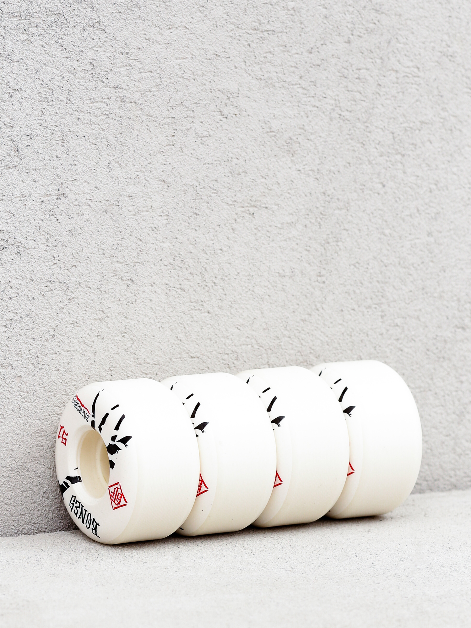 Kolečka Bones Zapranzy Giraffe Street Tech Locks V2 (white)