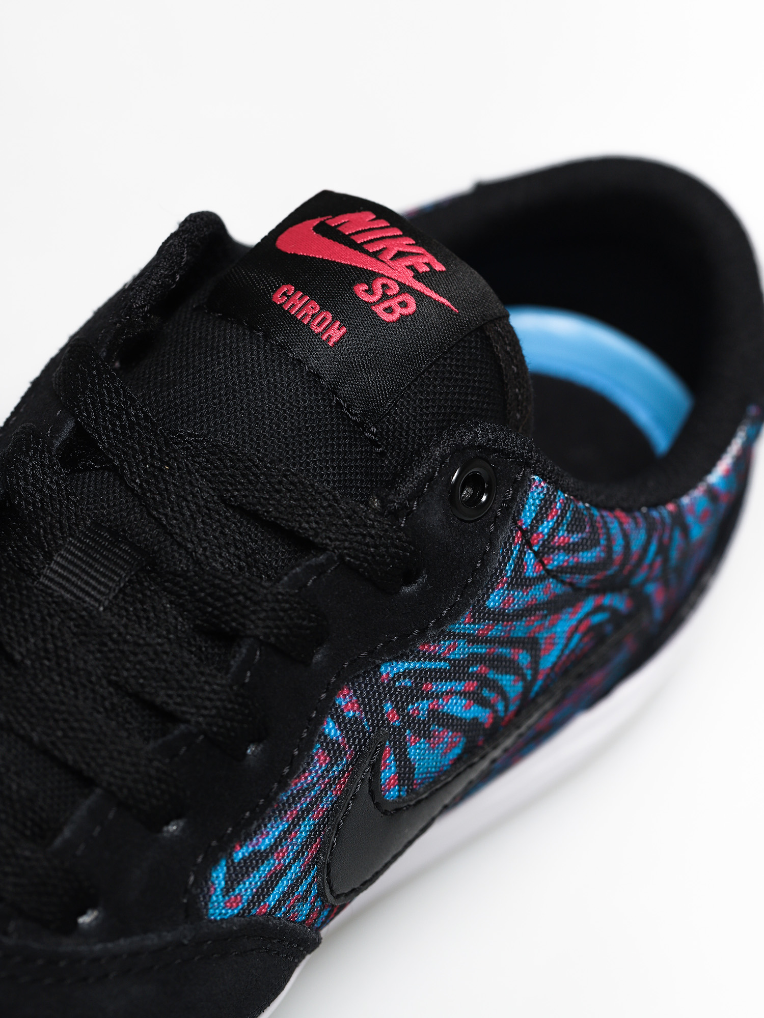 Boty Nike SB Chron Solarsoft Premium (black/black laser blue watermelon)