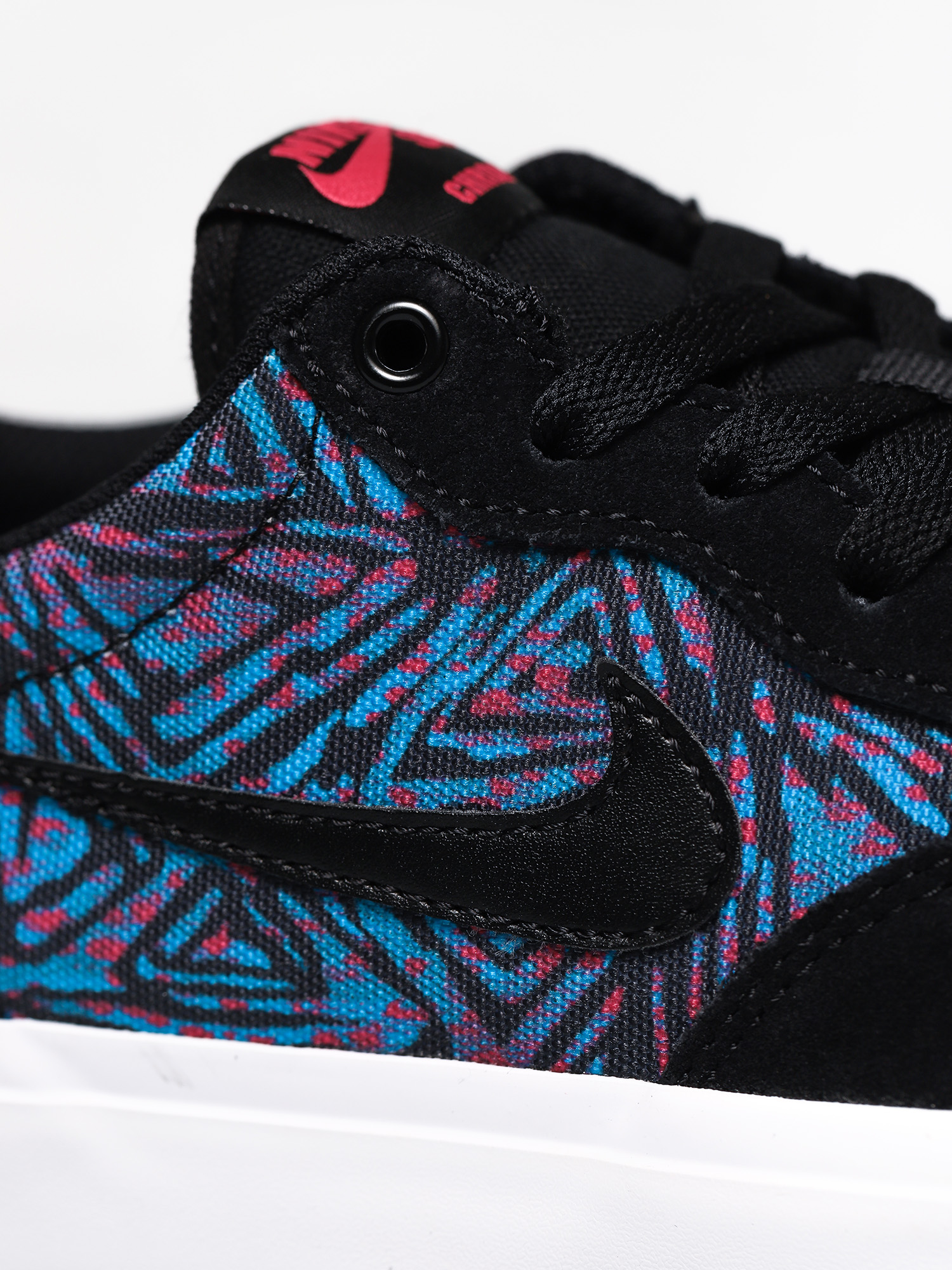 Boty Nike SB Chron Solarsoft Premium (black/black laser blue watermelon)