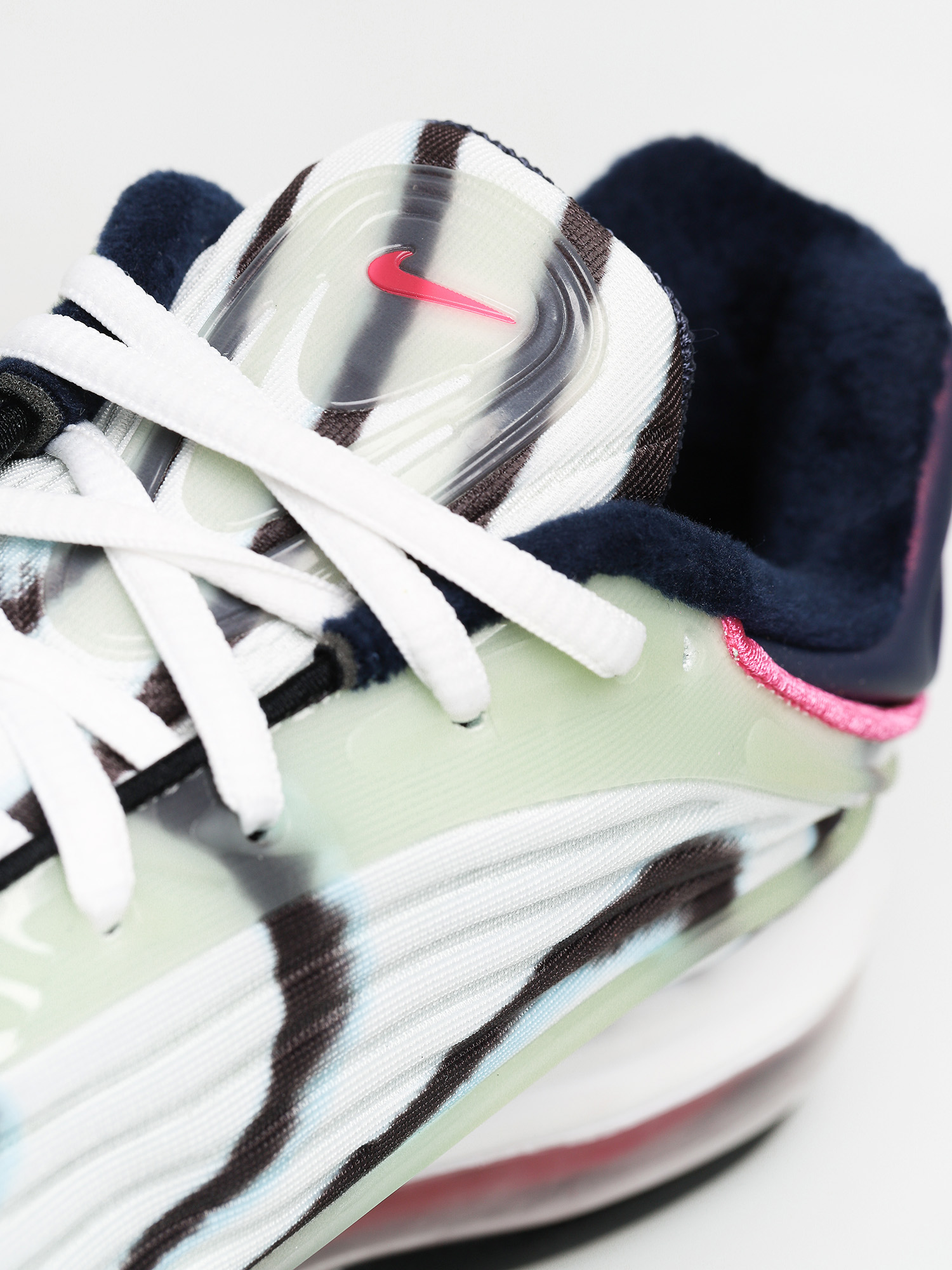 air max deluxe enamel green
