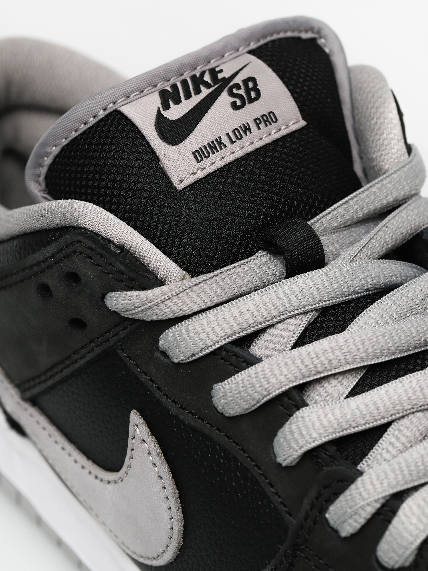 Boty Nike SB Dunk Low Pro (black/medium grey black white)