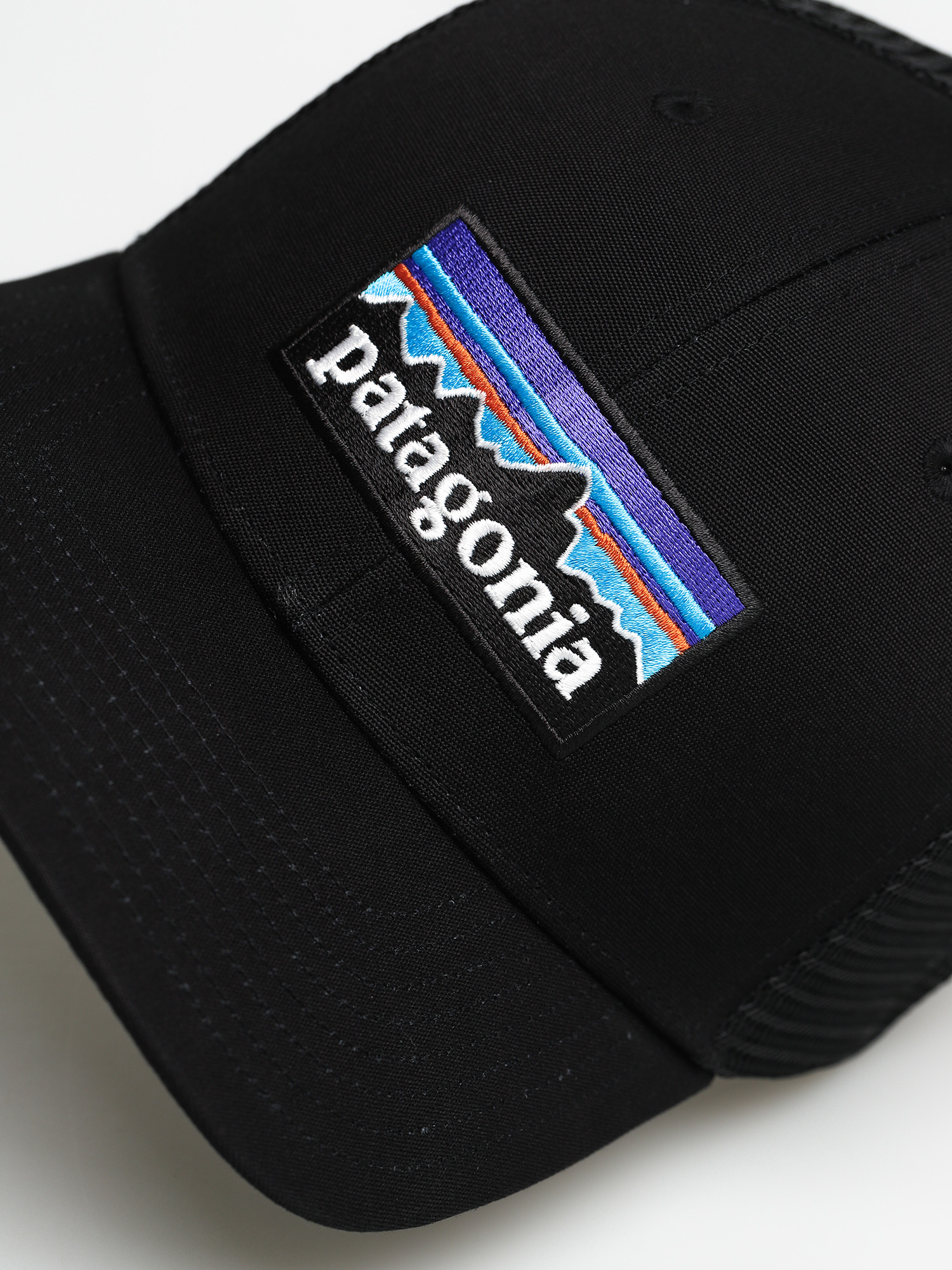 Kšiltovka  Patagonia P6 Logo Trucker ZD (black)