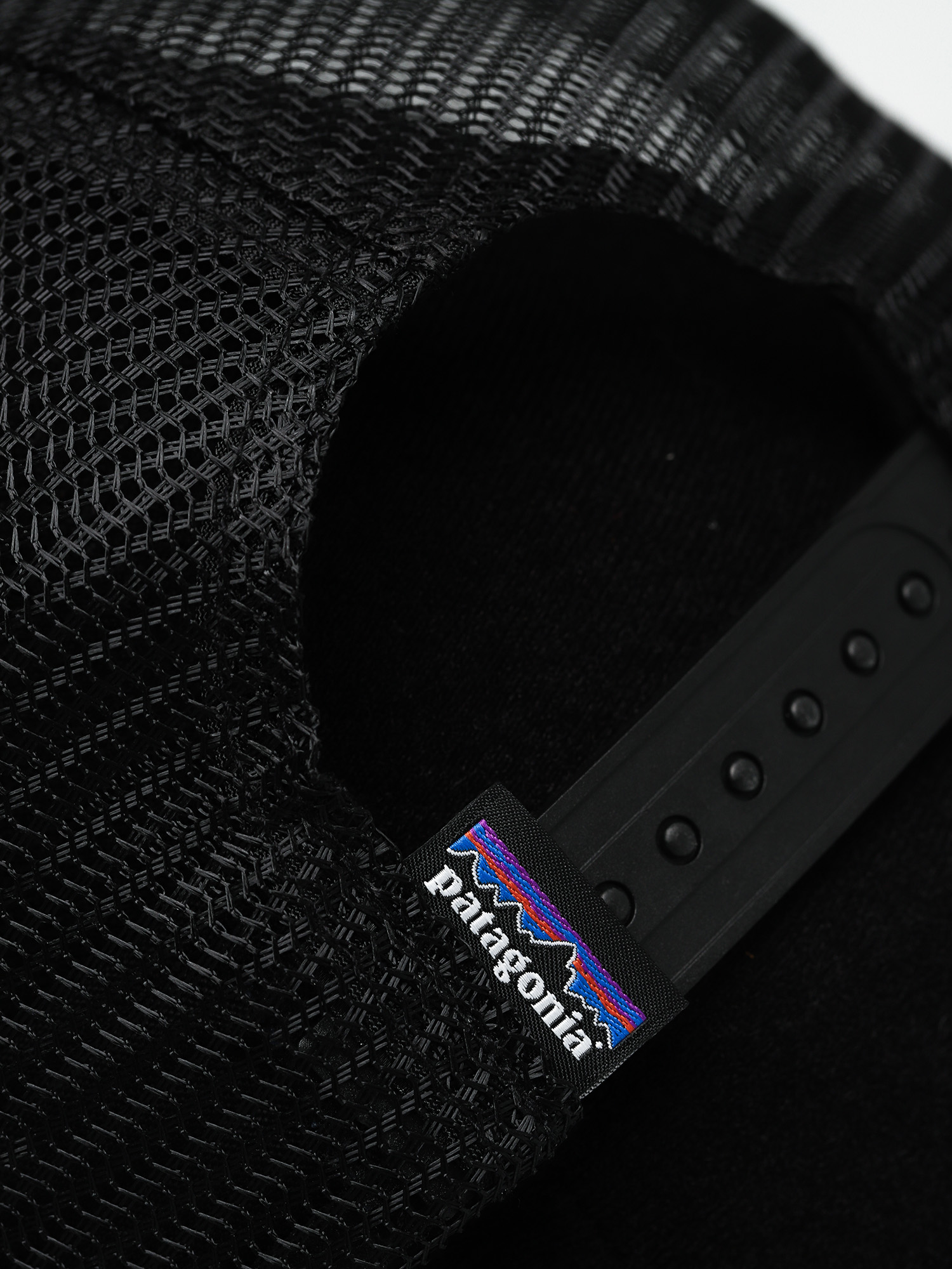 Kšiltovka  Patagonia P6 Logo Trucker ZD (black)