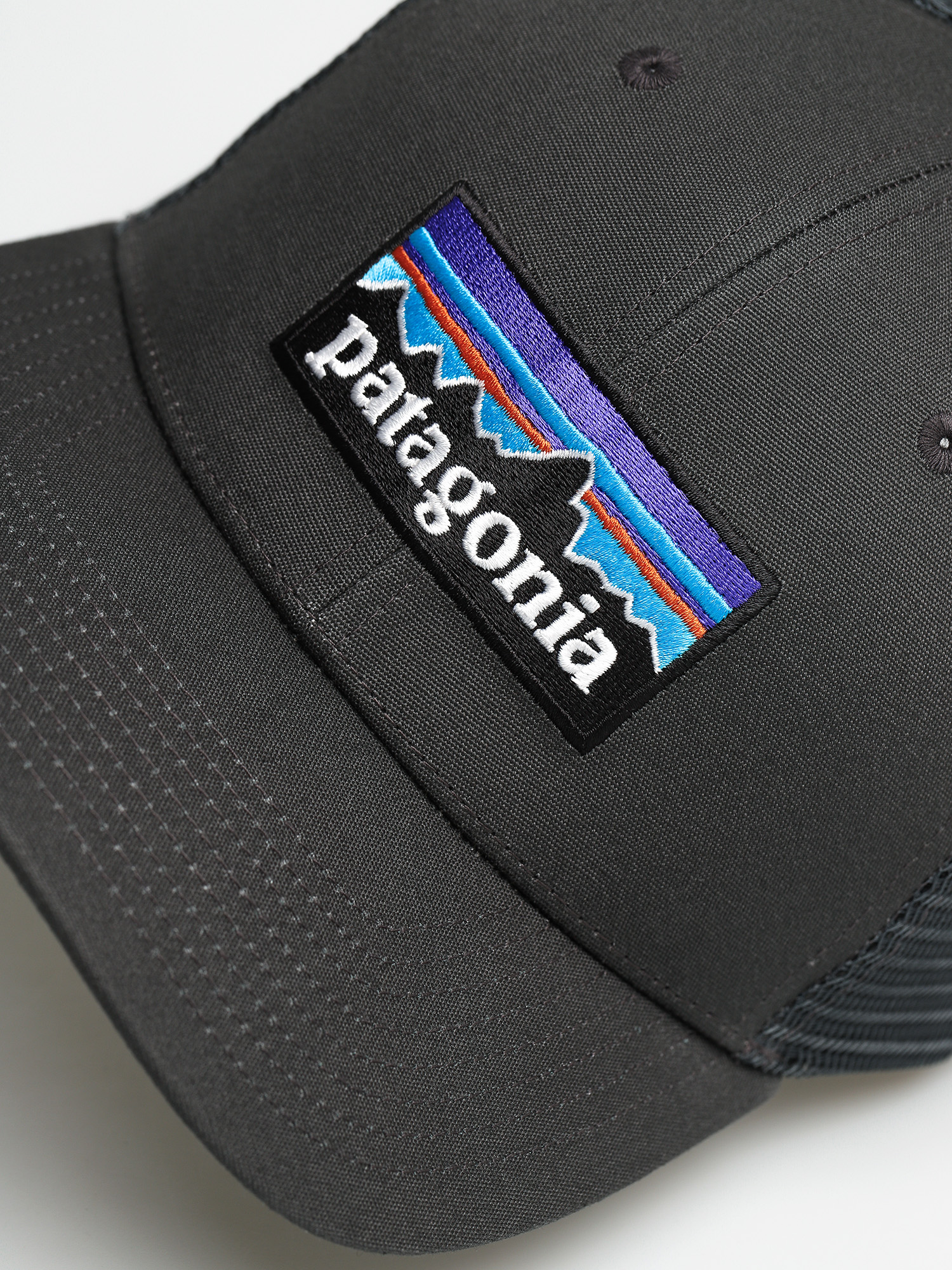 Kšiltovka  Patagonia P6 Logo Trucker ZD (forge grey)