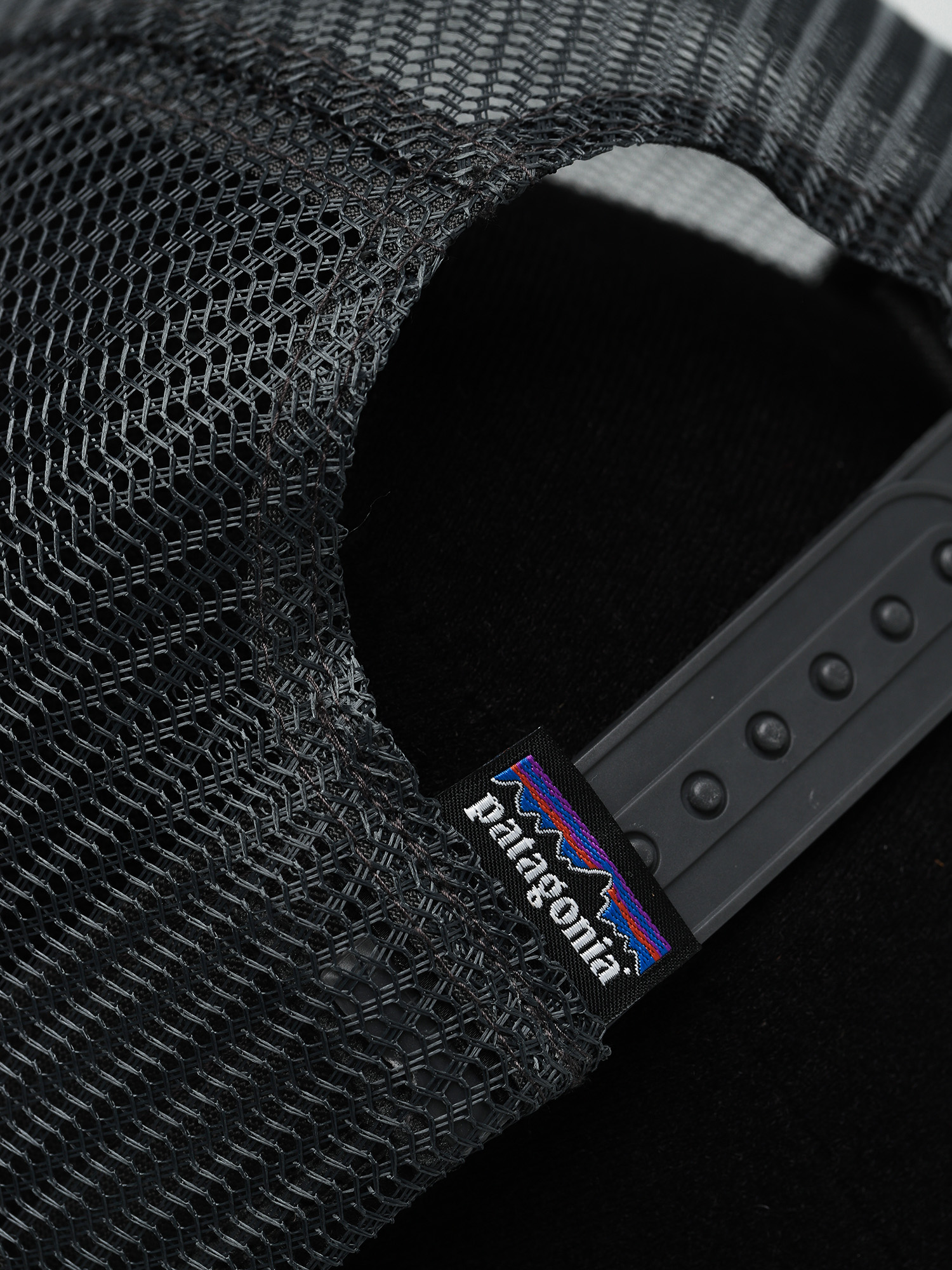 Kšiltovka  Patagonia P6 Logo Trucker ZD (forge grey)
