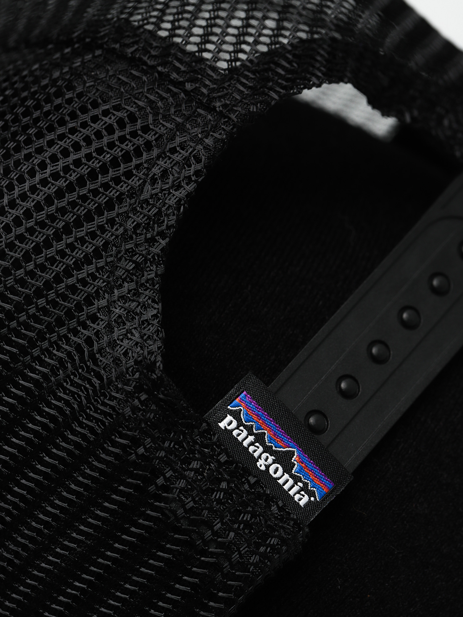 Kšiltovka  Patagonia P6 Logo LoPro Trucker ZD (black)