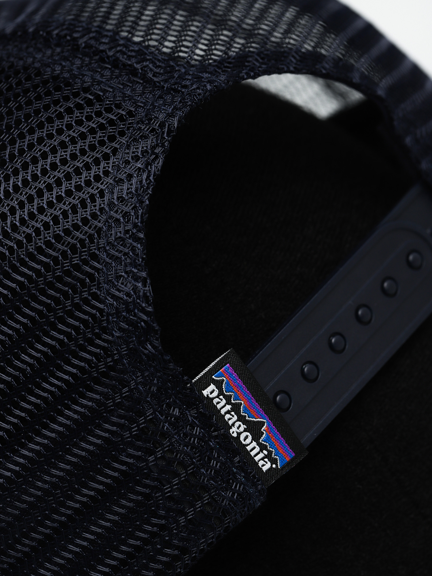 Kšiltovka  Patagonia P6 Logo Trucker ZD (navy blue)