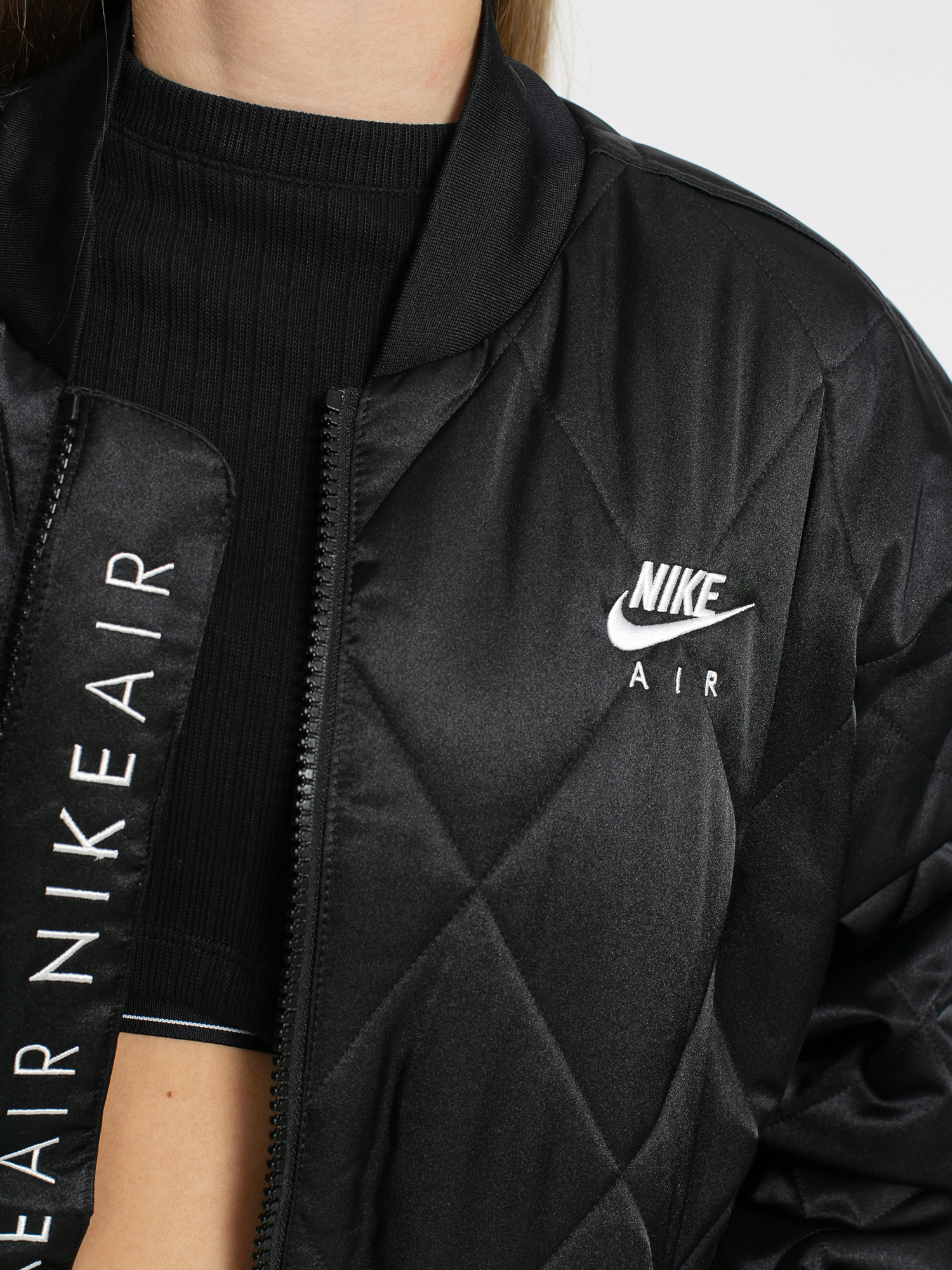Bunda Nike Air Syn Fill Jkt Satn Wmn (black/black/white)