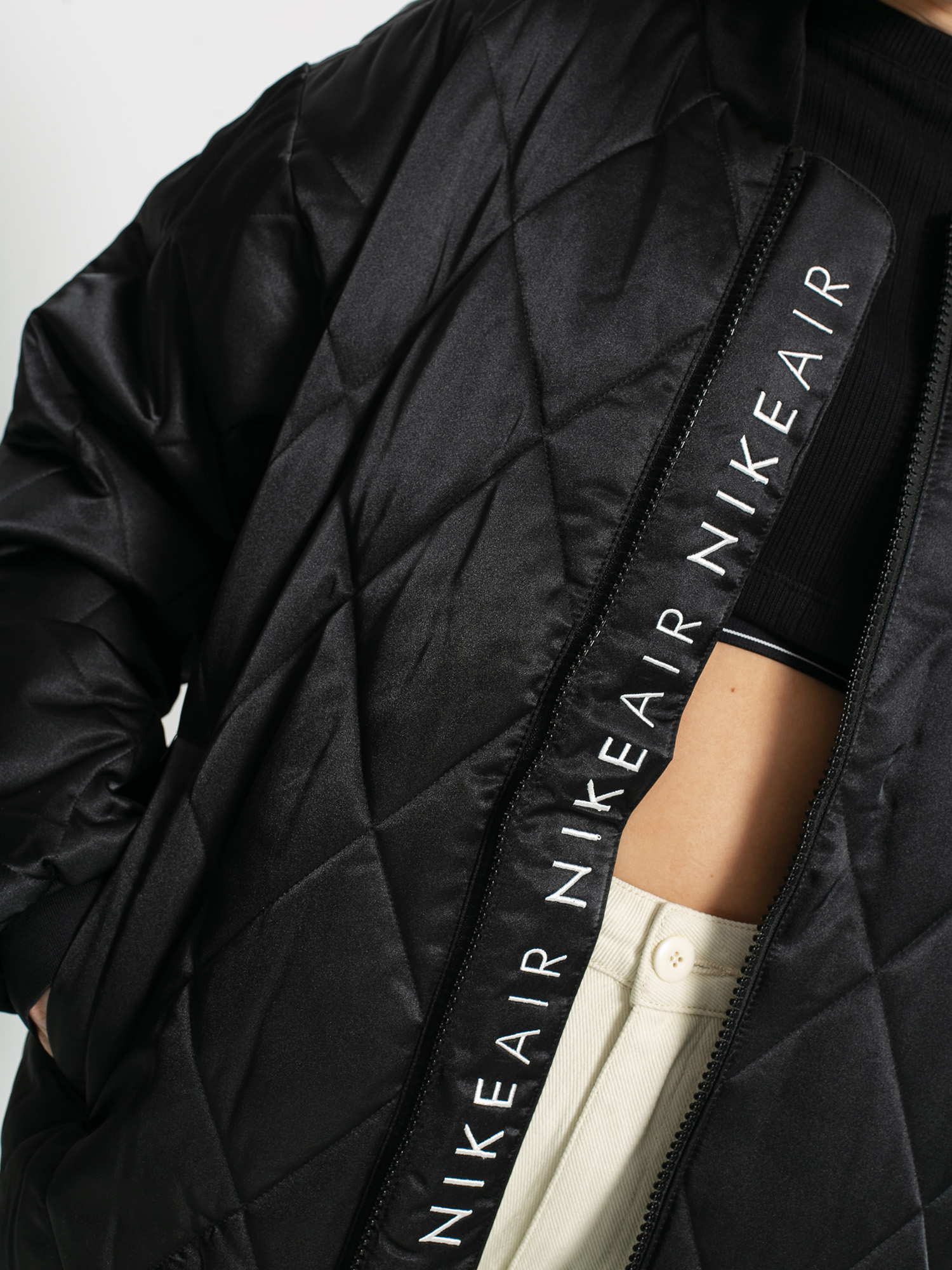 Bunda Nike Air Syn Fill Jkt Satn Wmn (black/black/white)