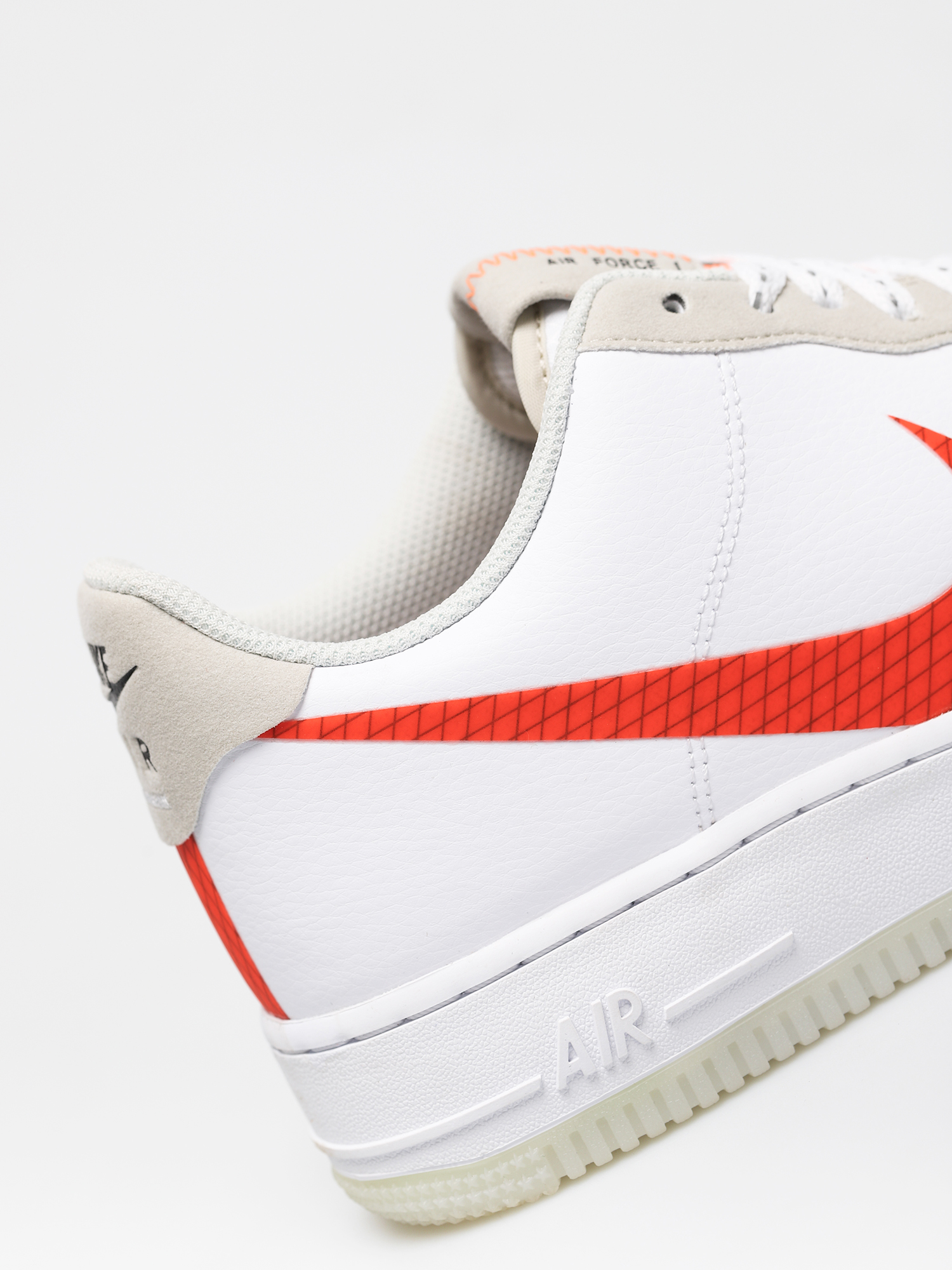 Boty Nike Air Force 1 07 Lv8 (white/total orange summit white black)