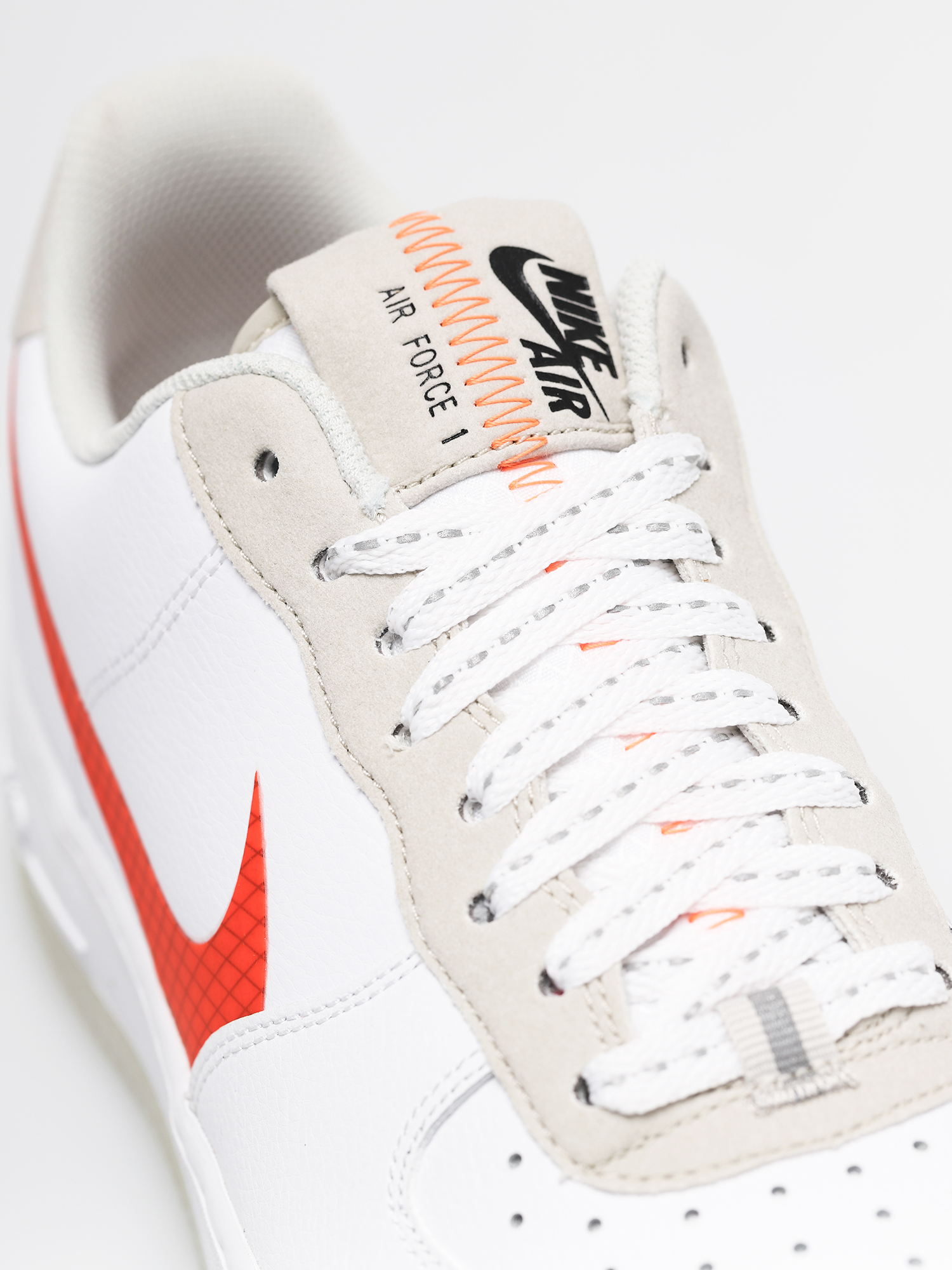 Boty Nike Air Force 1 07 Lv8 (white/total orange summit white black)