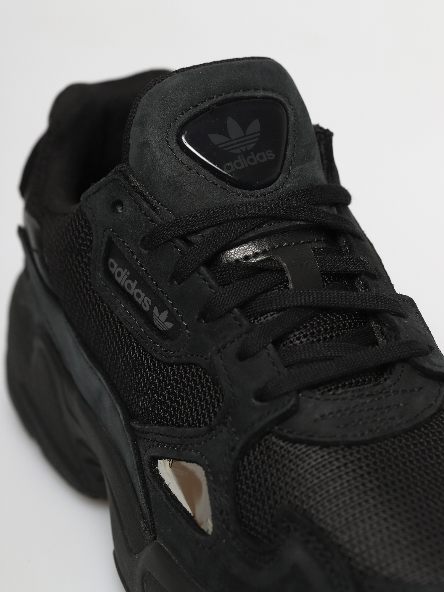 Boty adidas Originals Falcon Wmn (core black/core black/grey five)