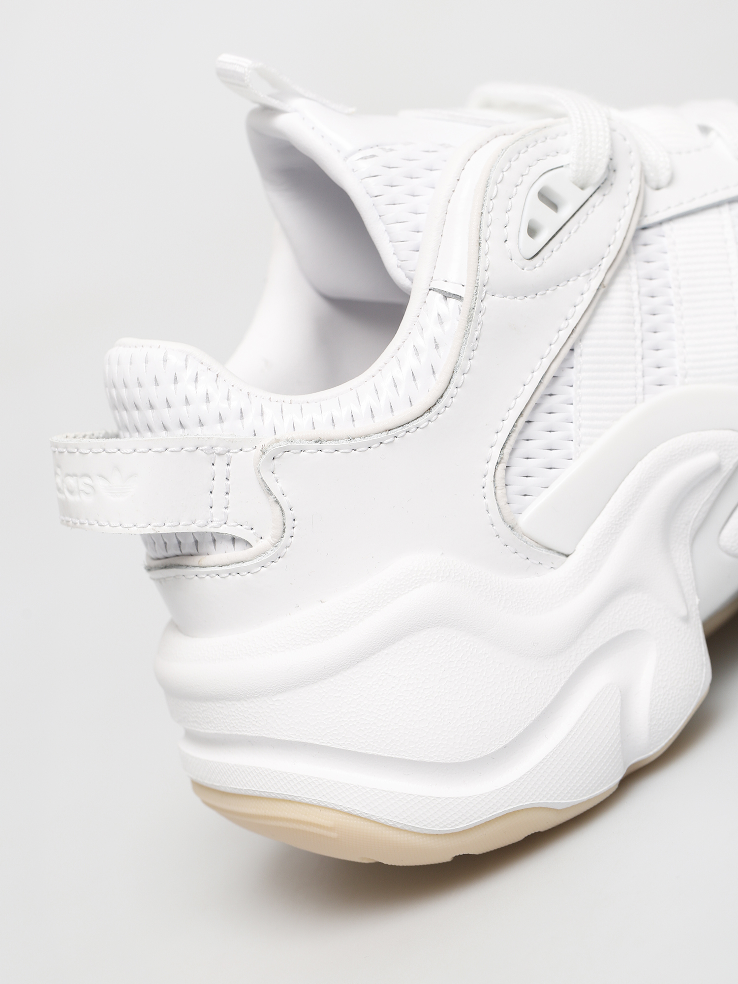 Boty adidas Originals Magmur Runner Wmn (ftwr white/ftwr white/core black)