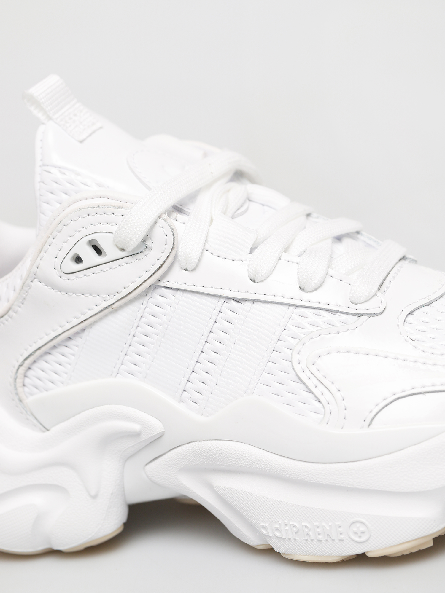 Boty adidas Originals Magmur Runner Wmn (ftwr white/ftwr white/core black)