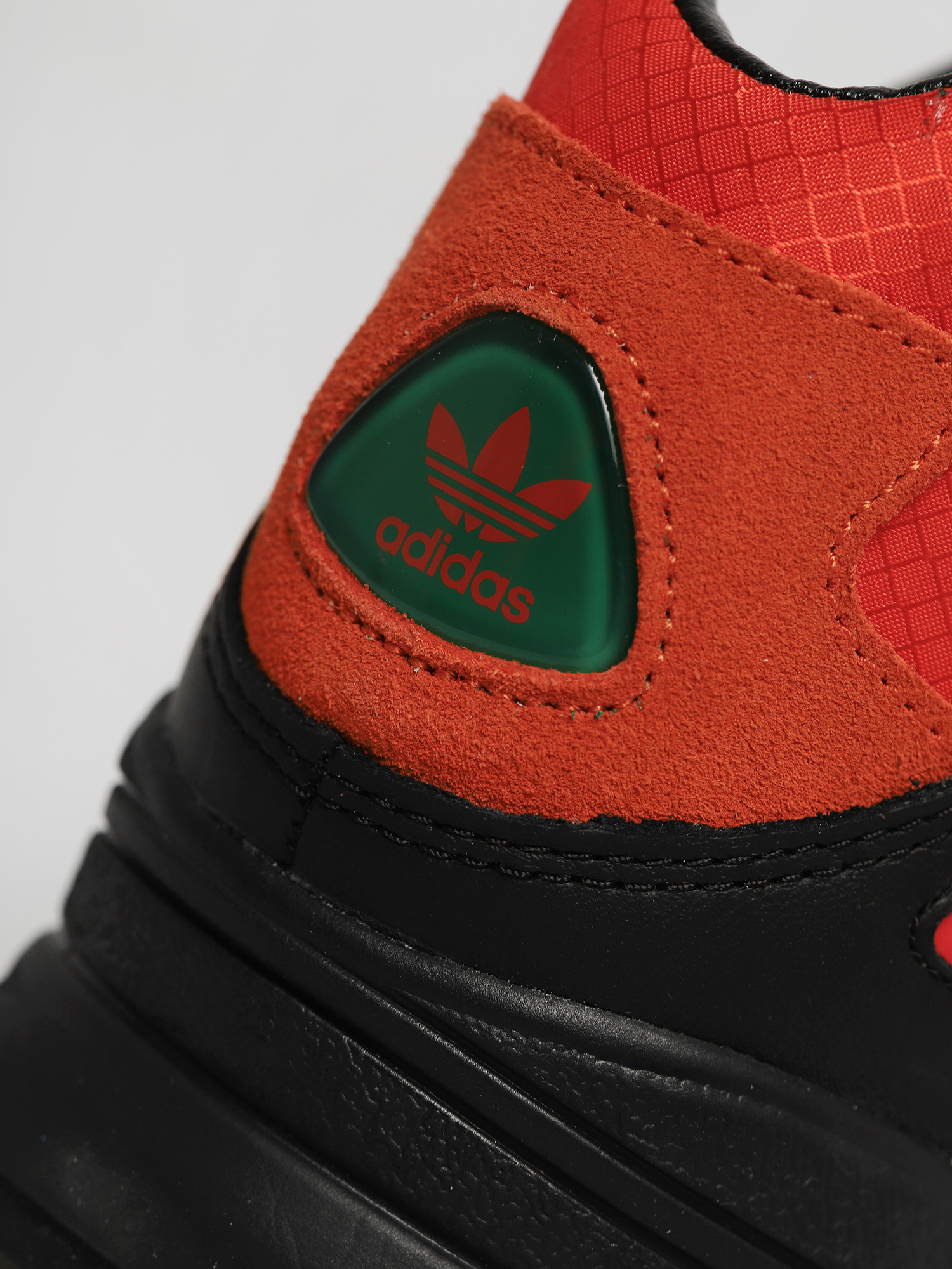 Boty adidas Originals Yung 96 Trail (cblack/trgrme/flaora)