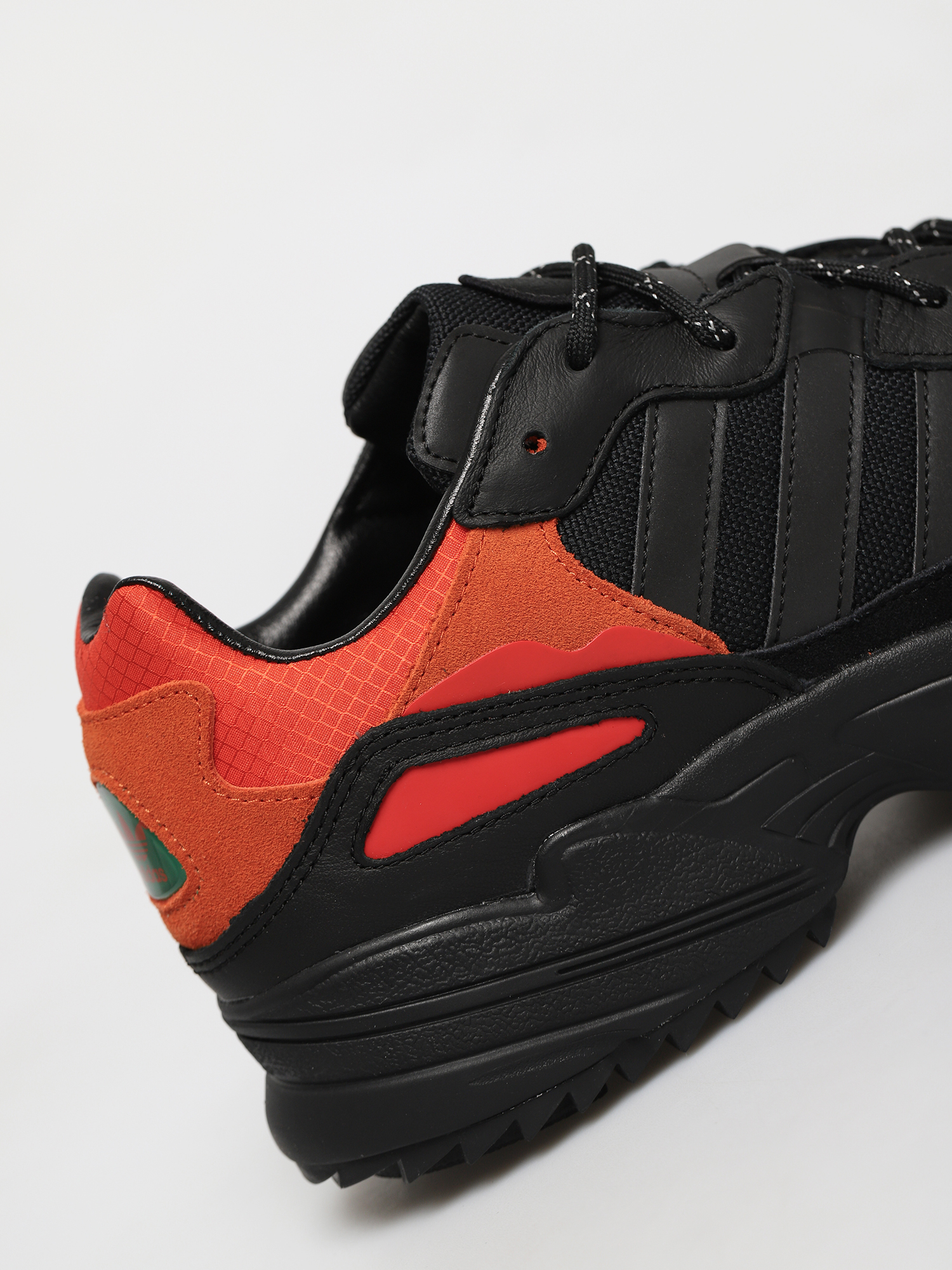 Boty adidas Originals Yung 96 Trail (cblack/trgrme/flaora)