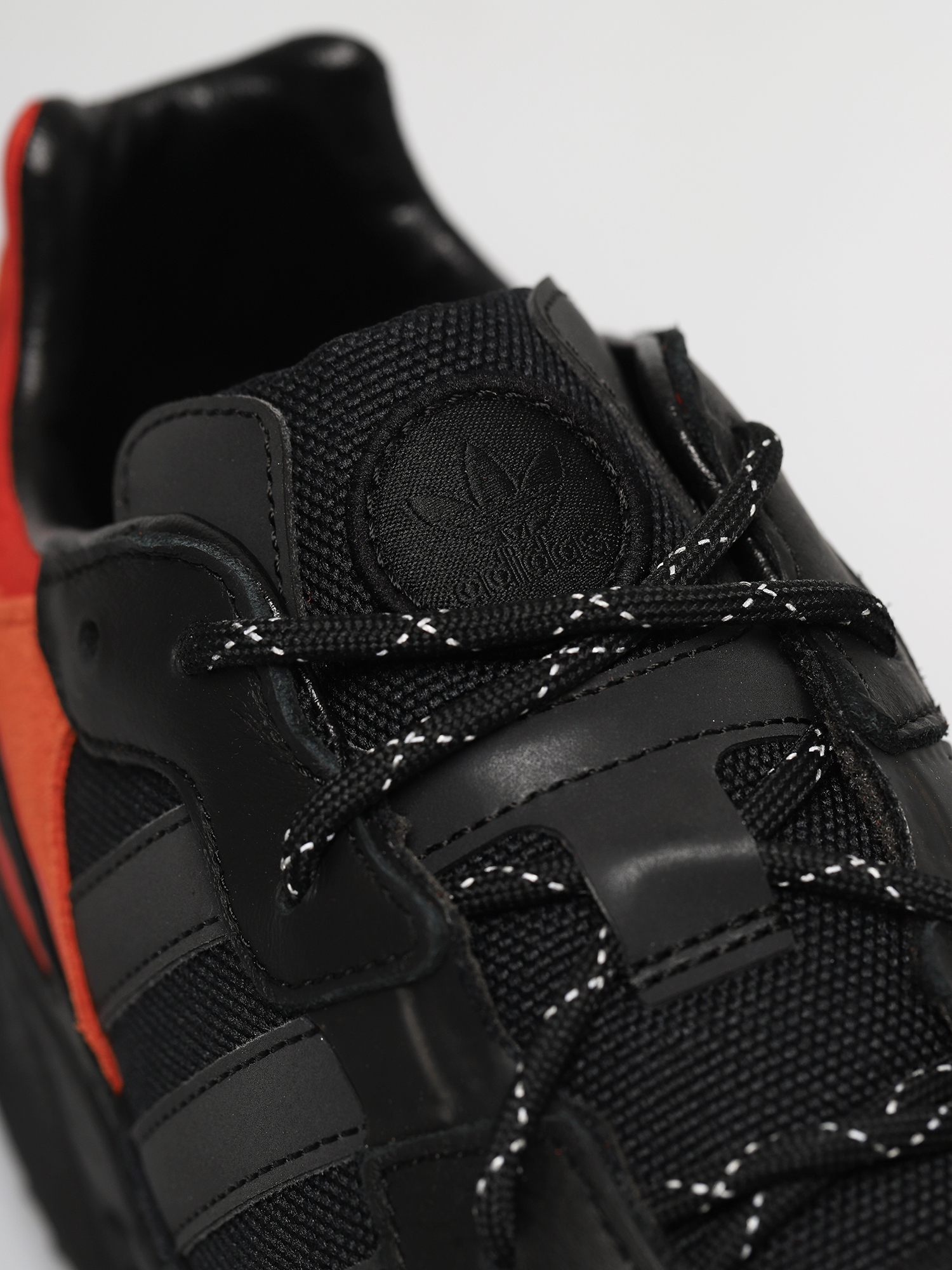 Boty adidas Originals Yung 96 Trail (cblack/trgrme/flaora)