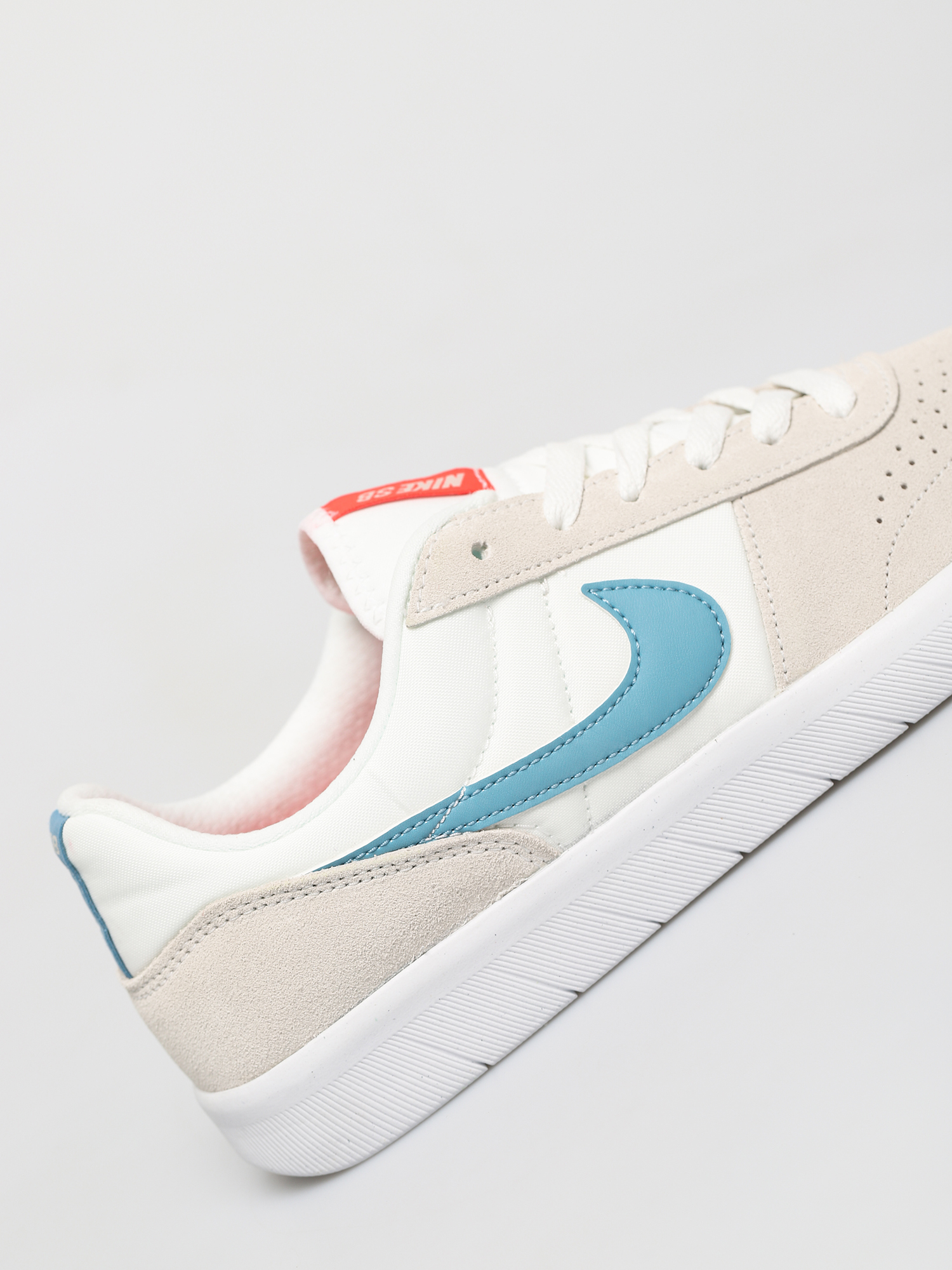 Boty Nike SB Team Classic (summit white/cerulean white)