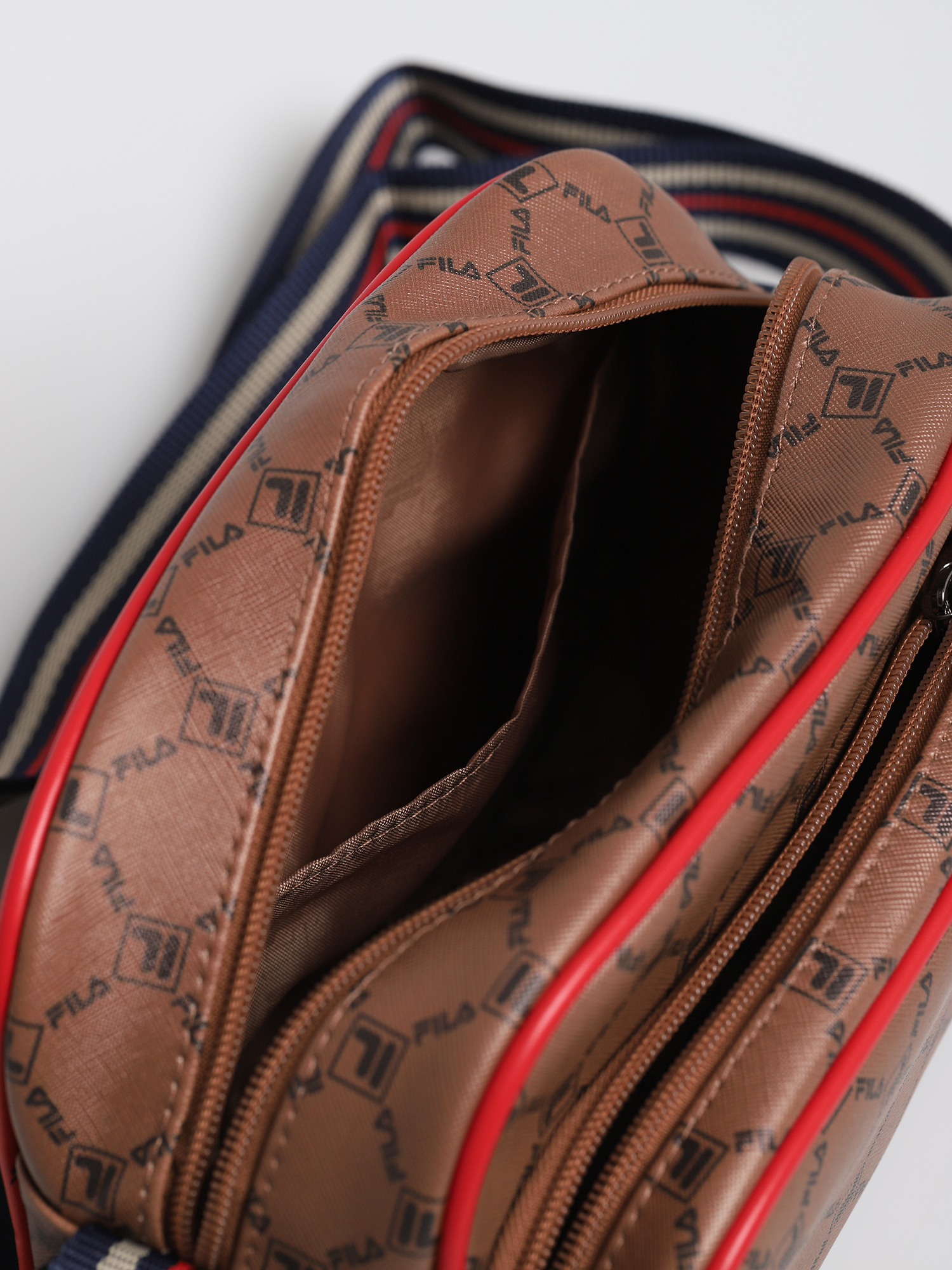 Taška Fila Shoulder Bag New Twist (allover thrush coffee bean)