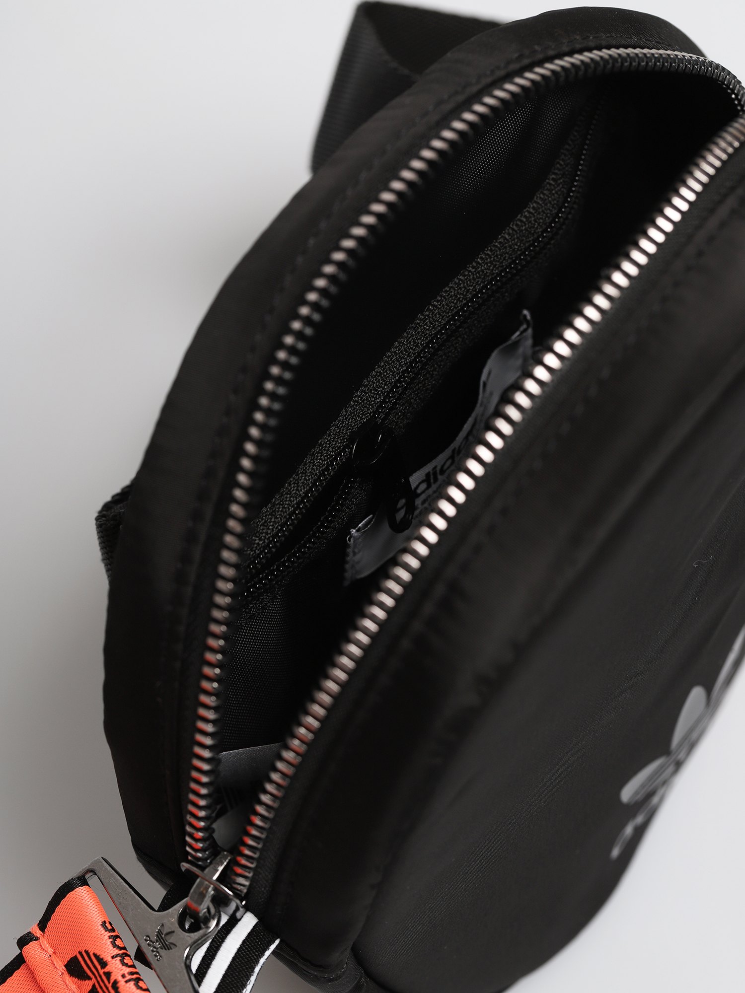 Ledvinka adidas Originals Waistbag Round (black)