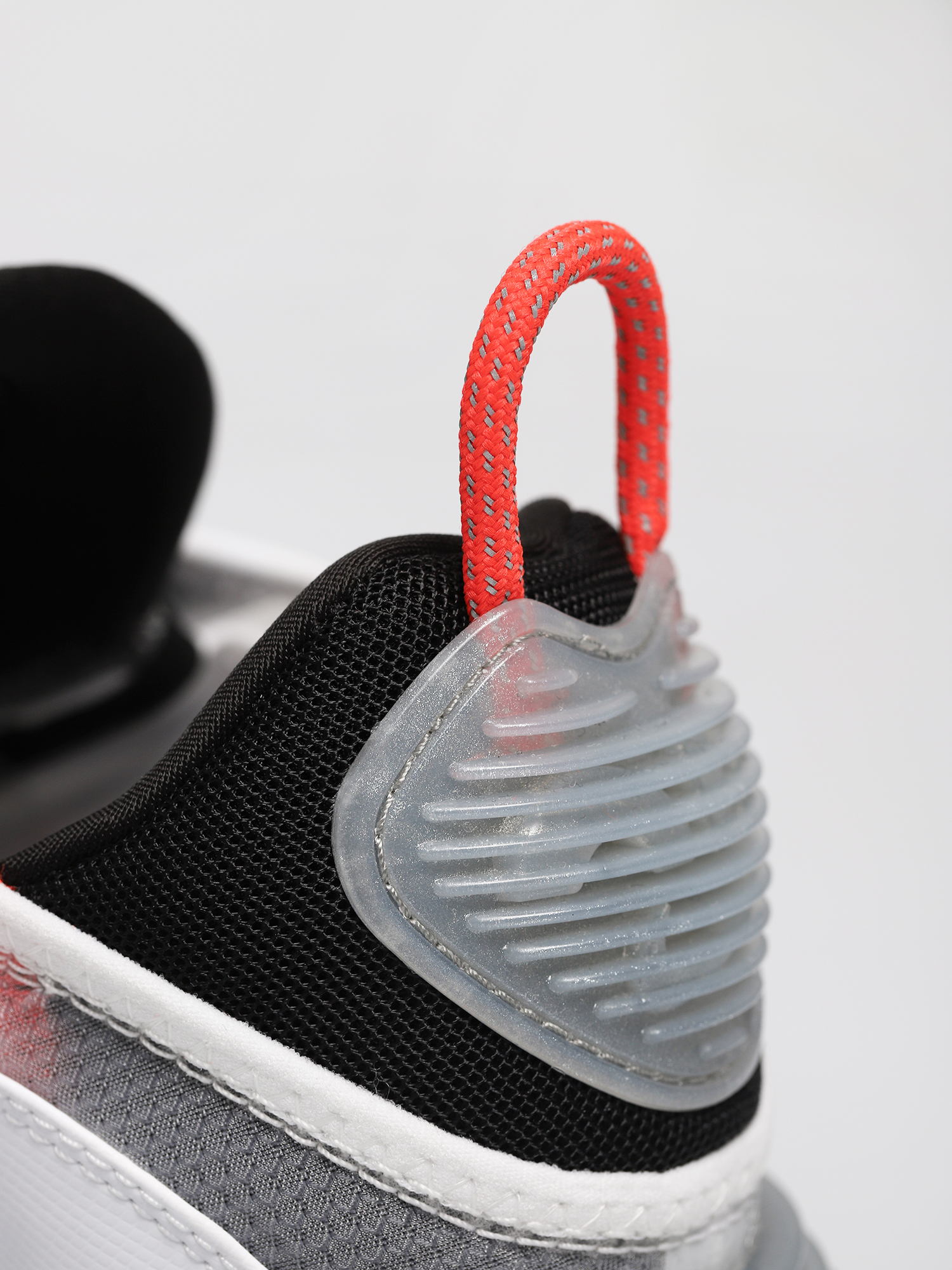 Boty Nike Air Max 2090 (white/black pure platinum bright crimson)