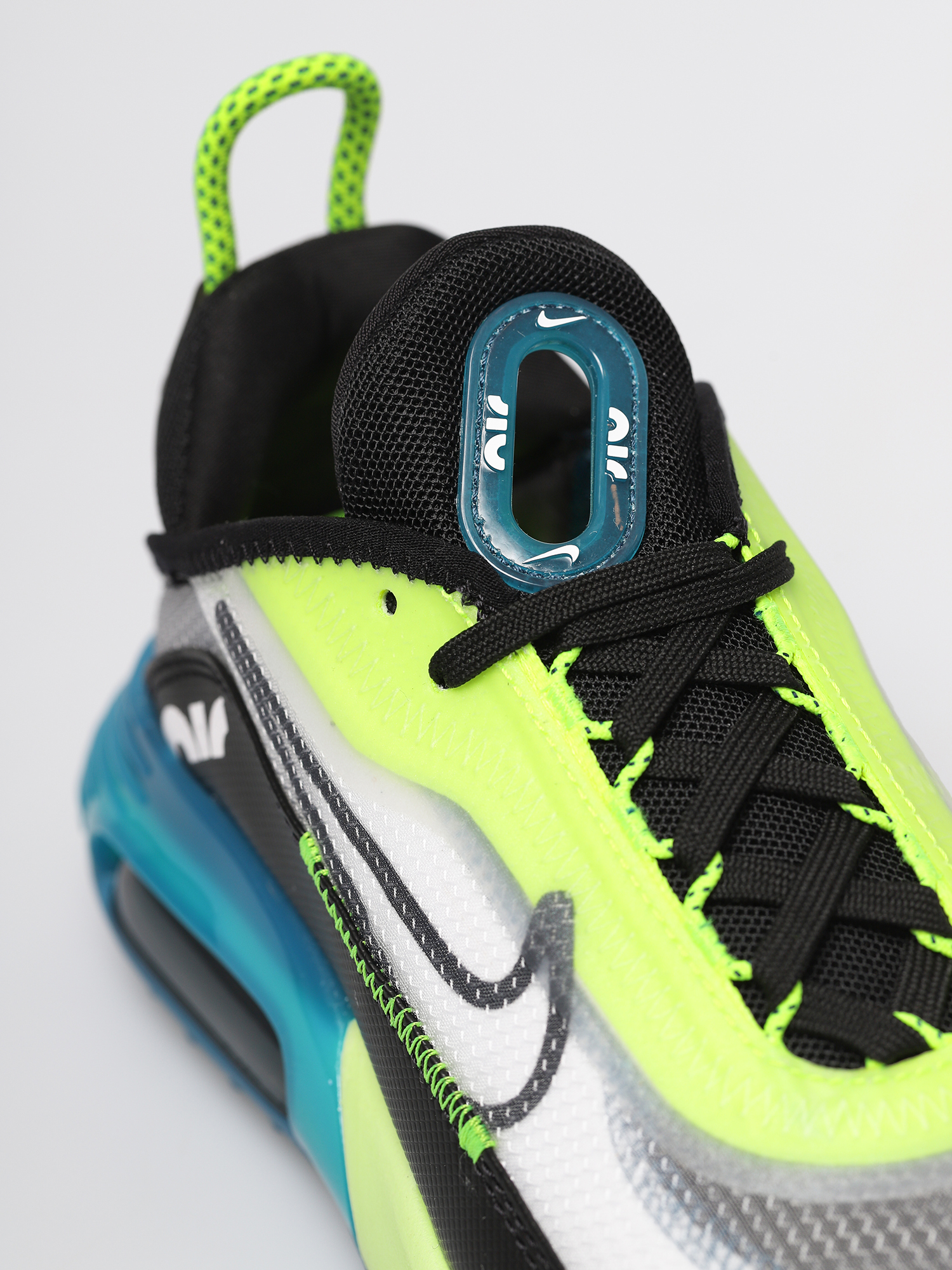Boty Nike Air Max 2090 Wmn (white/black volt valerian blue)