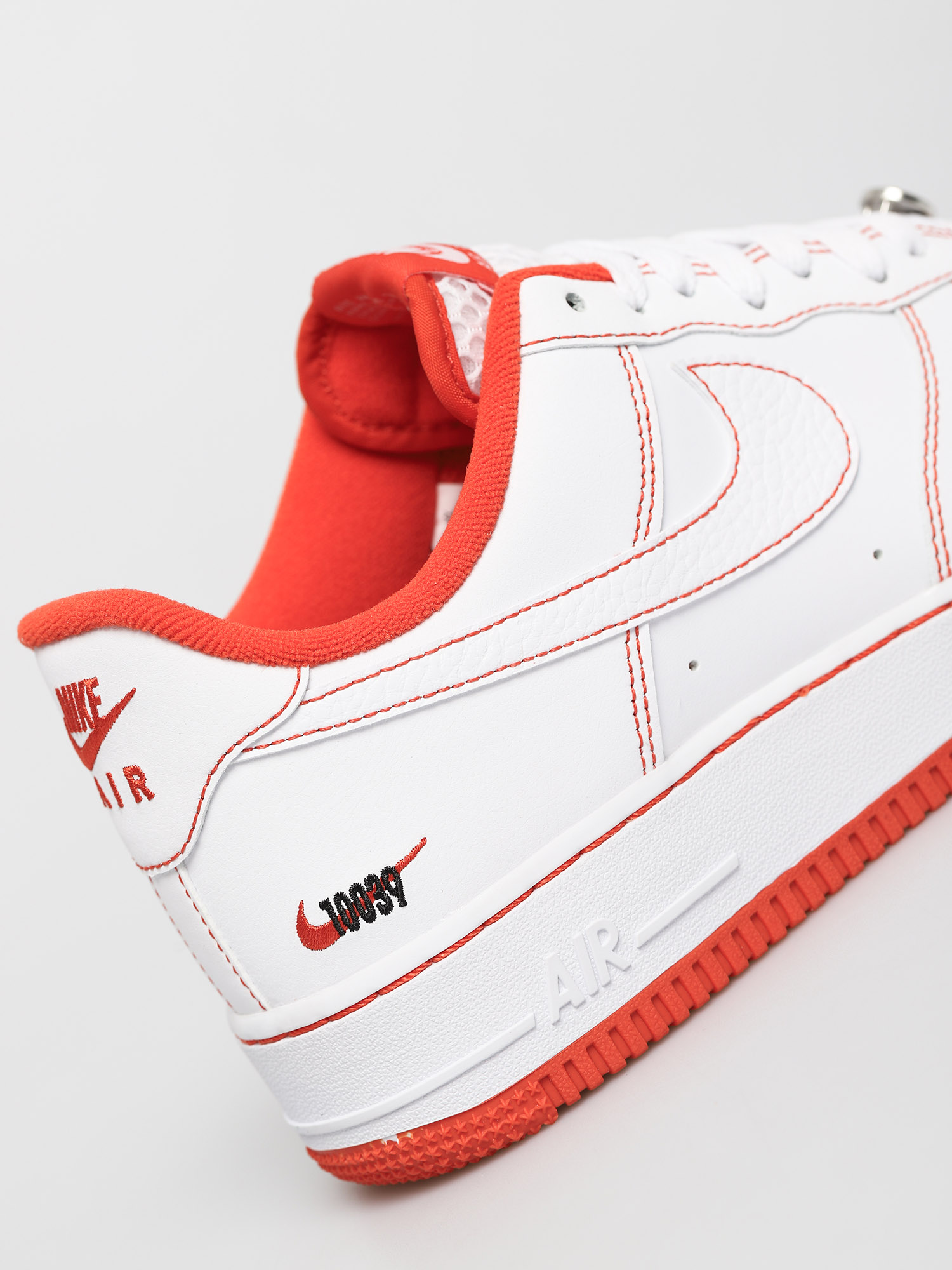 Boty Nike Air Force 1 07 Lv8 (white/team orange black)