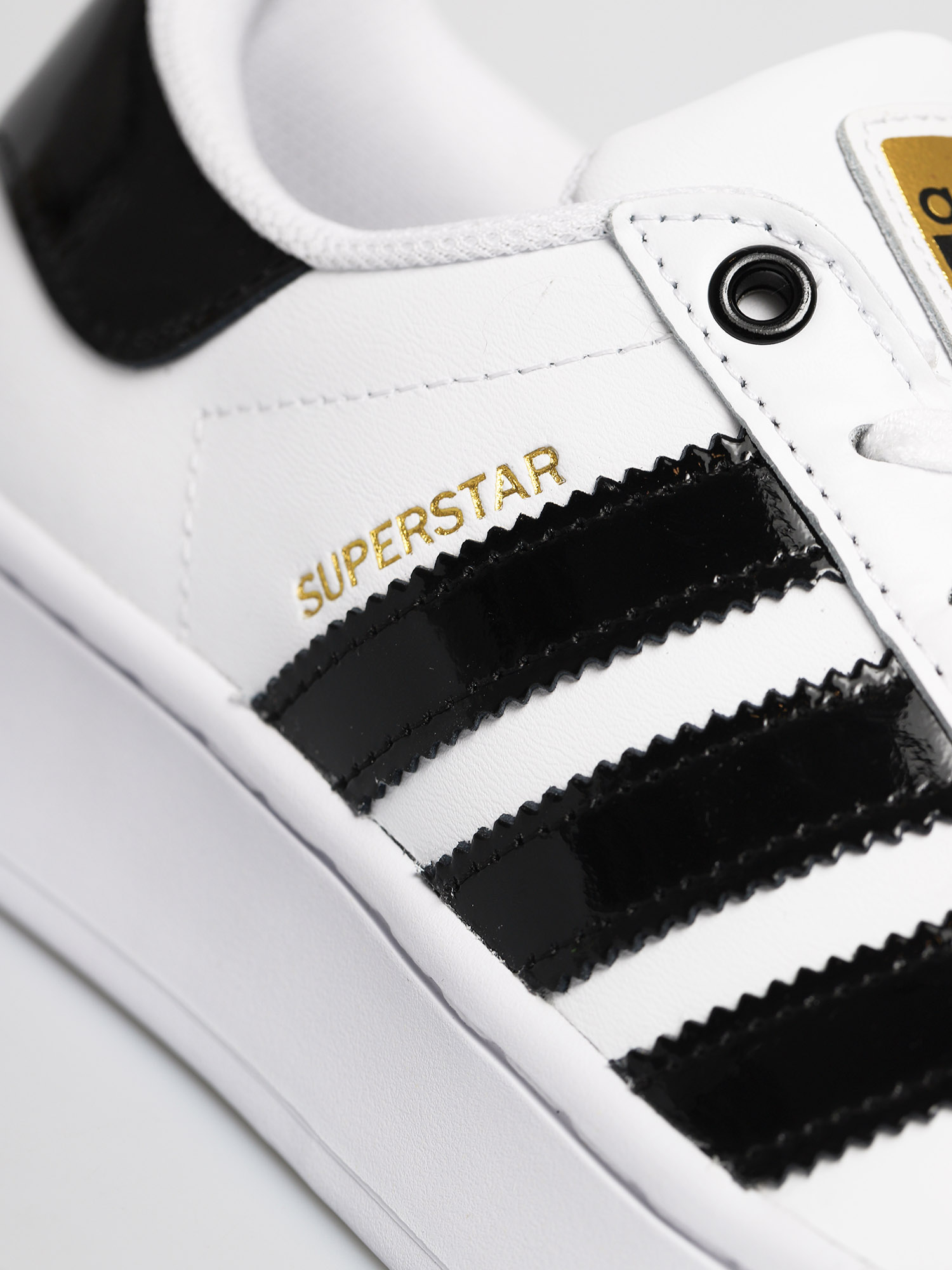 Boty adidas Originals Superstar Bold Wmn (ftwwht/cblack/goldmt)