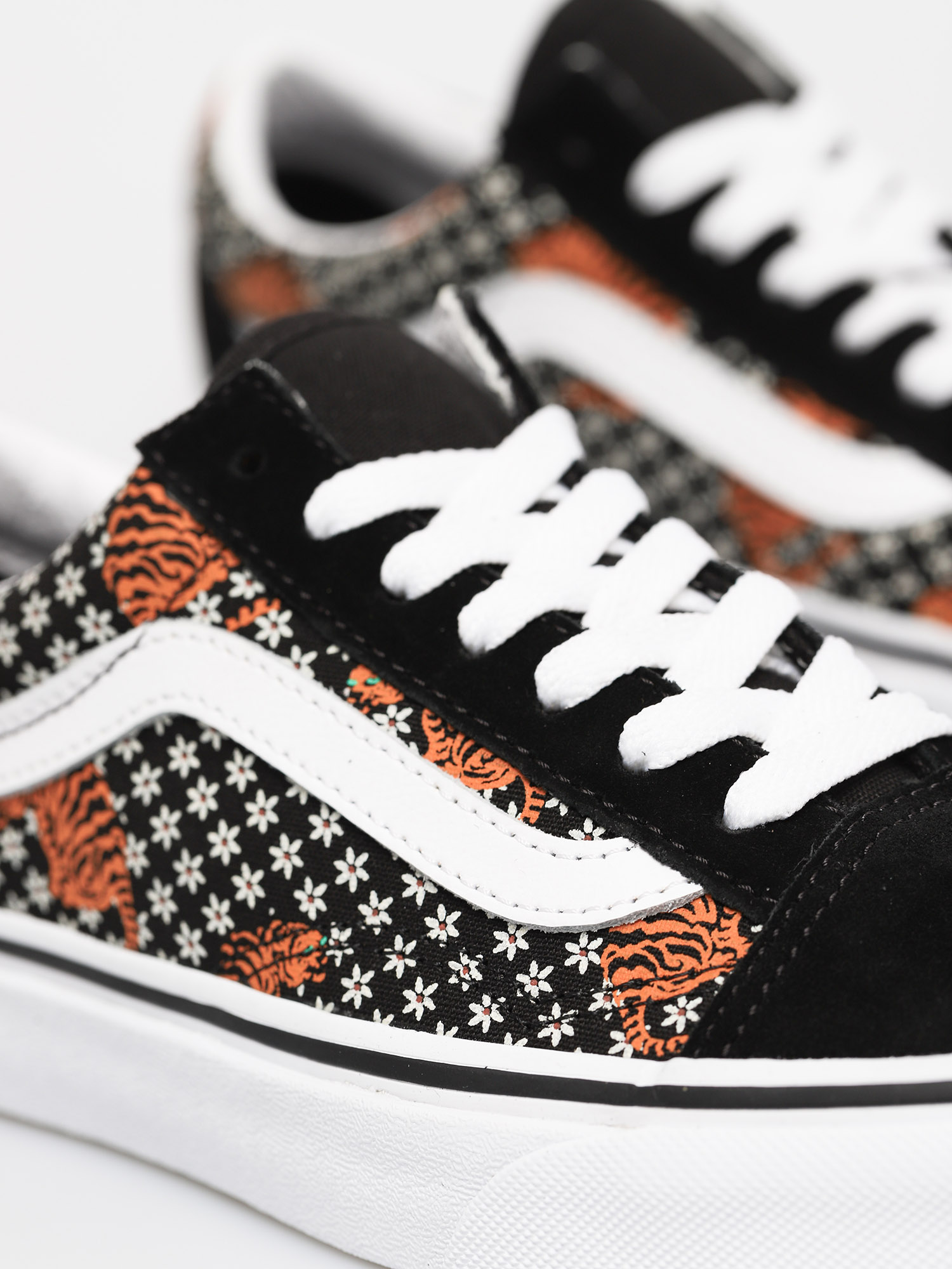 vans old skool tigers eye true white