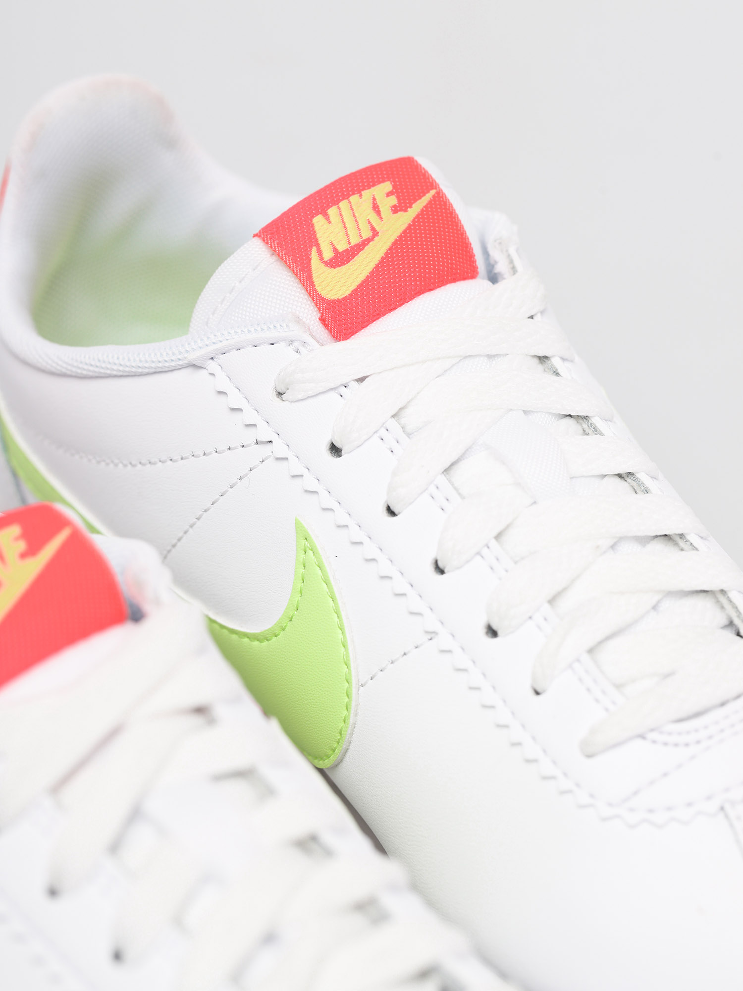Boty Nike Classic Cortez Wmn (white/barely volt flash crimson)