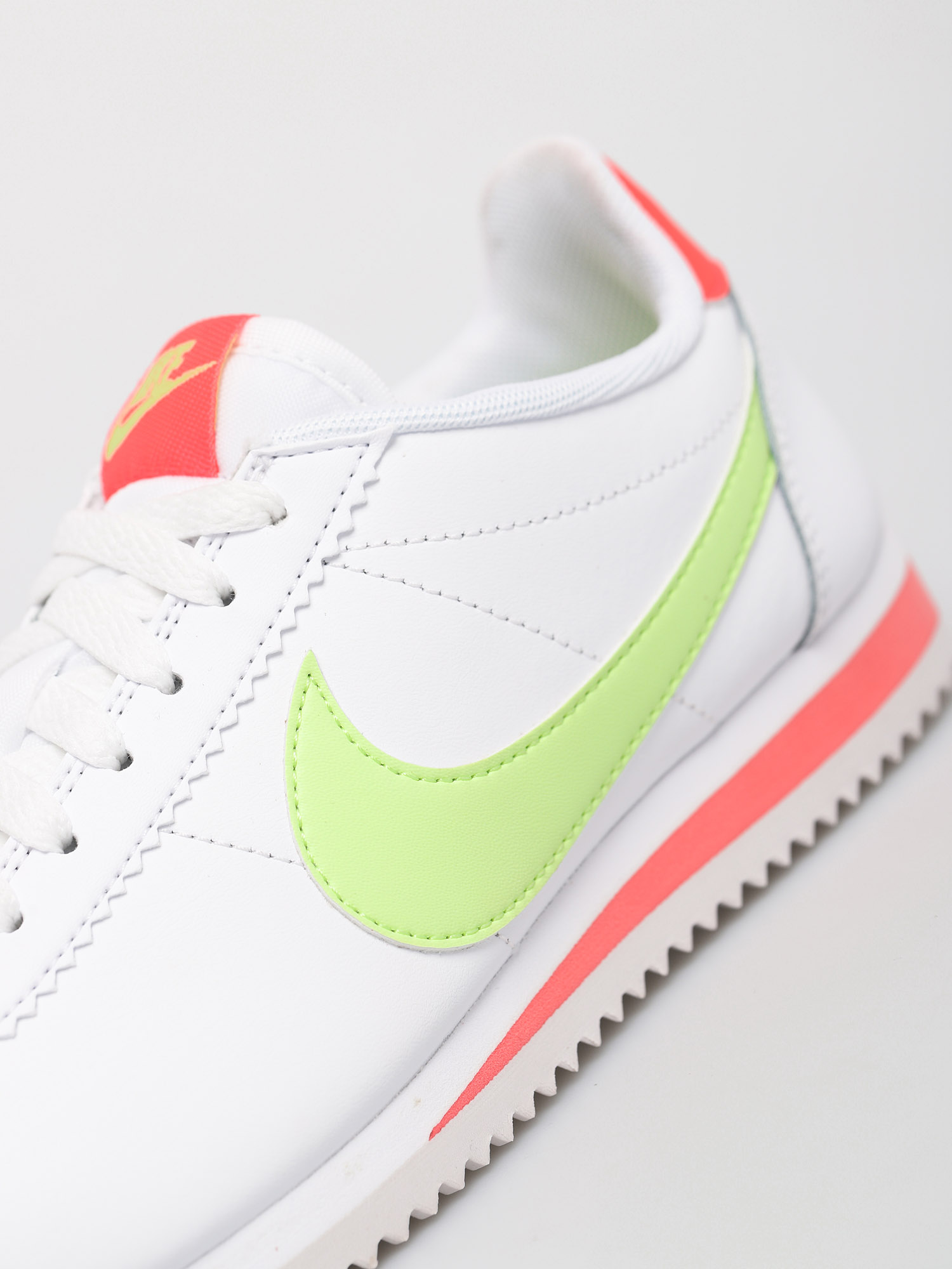 Boty Nike Classic Cortez Wmn (white/barely volt flash crimson)