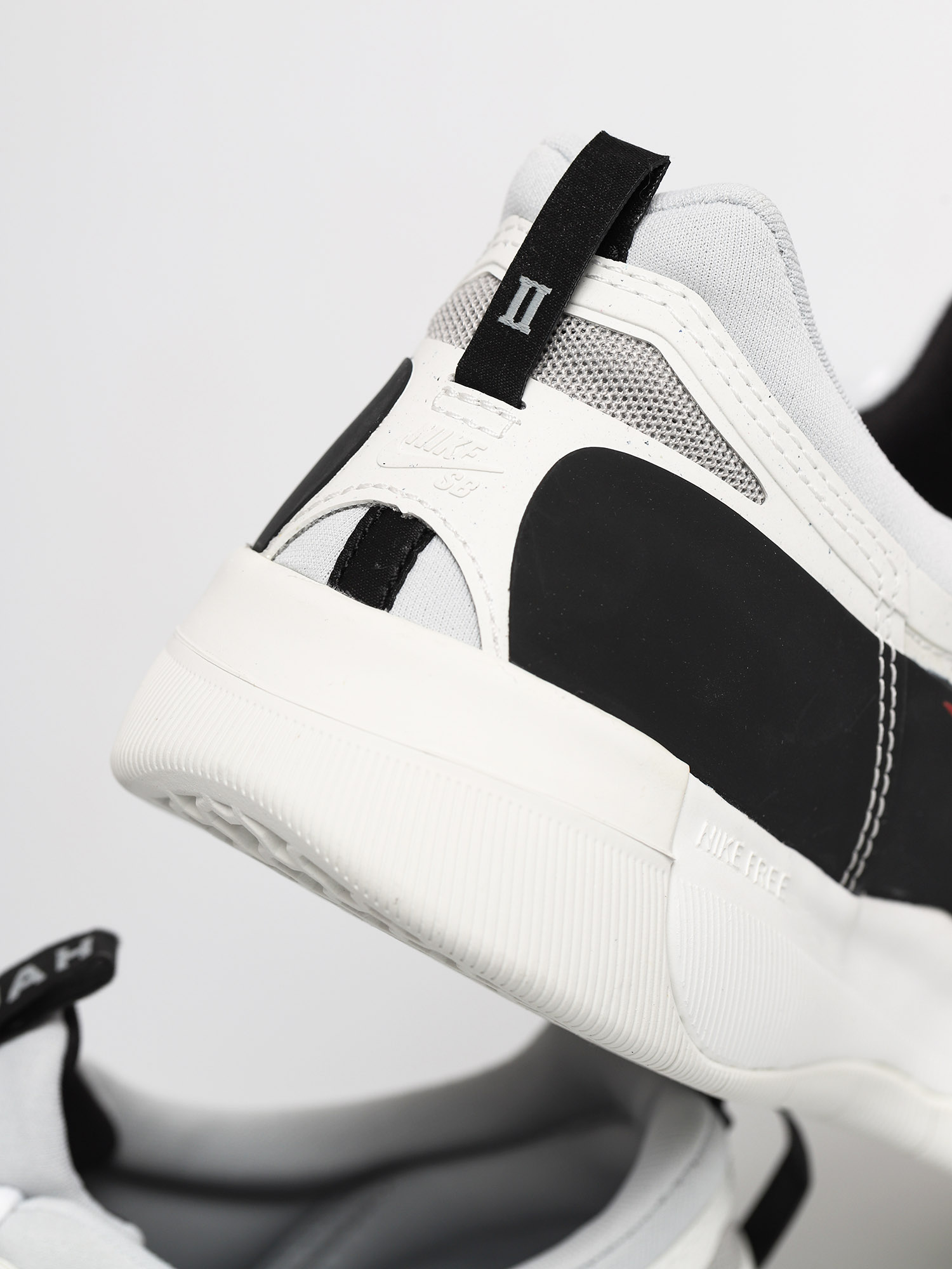 Boty Nike SB Nyjah Free 2 0 (black/sport red metallic silver black)