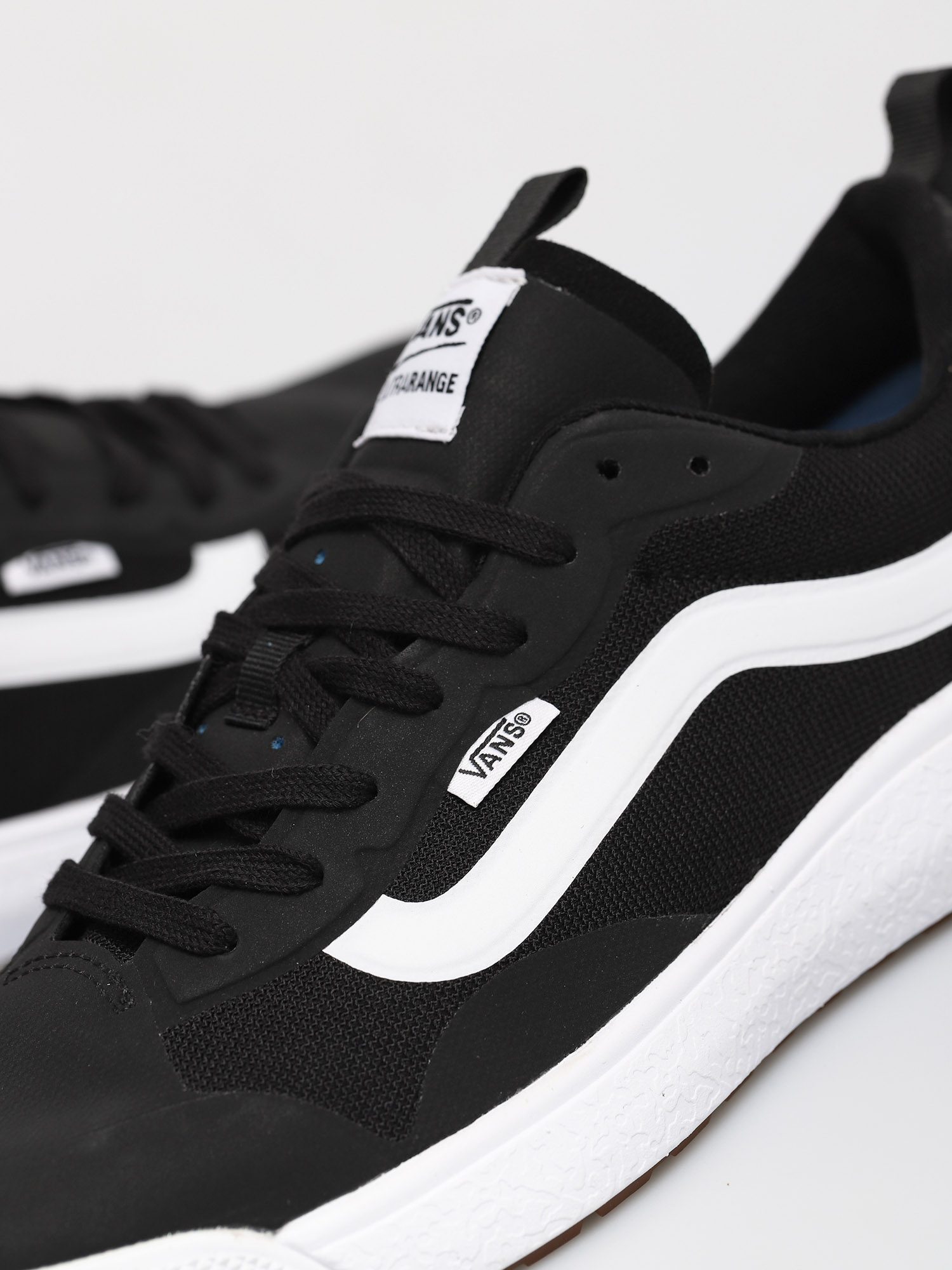Boty Vans Ultrarange Exo (black)