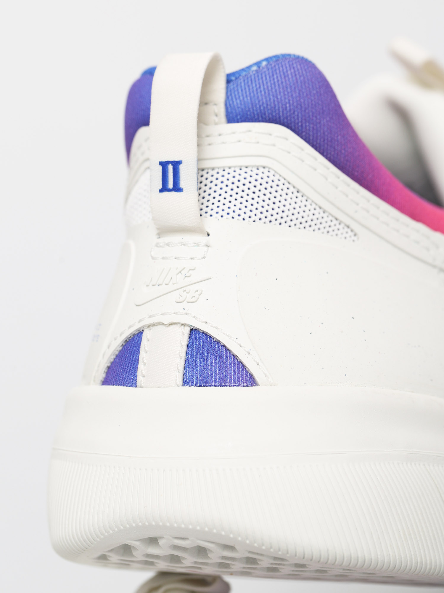 Boty Nike SB Nyjah Free 2 T (summit white/racer blue pink blast)