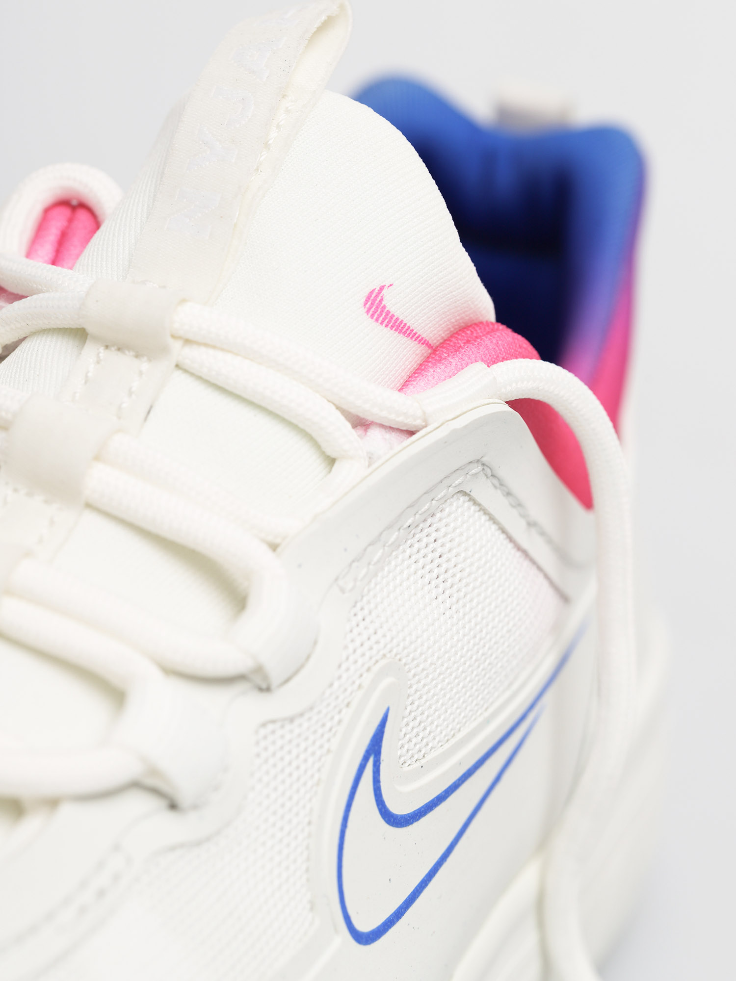 Boty Nike SB Nyjah Free 2 T (summit white/racer blue pink blast)
