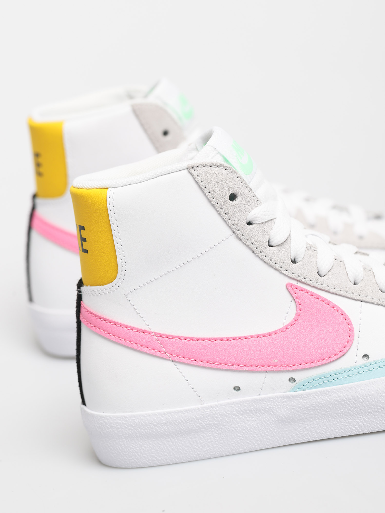 Boty Nike Blazer Mid Vntg 77 Wmn (white/pink glow pure platinum)