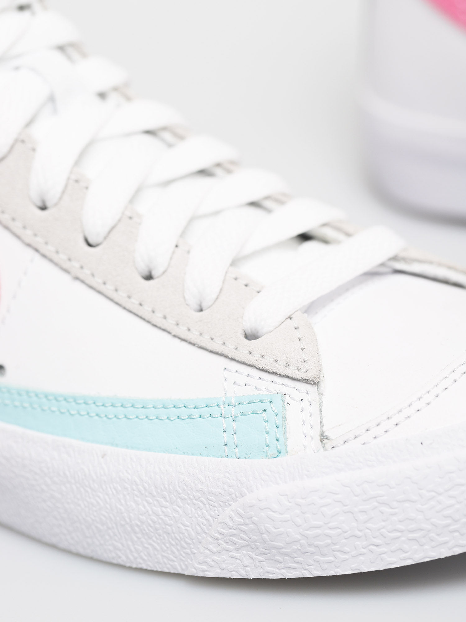 Boty Nike Blazer Mid Vntg 77 Wmn (white/pink glow pure platinum)