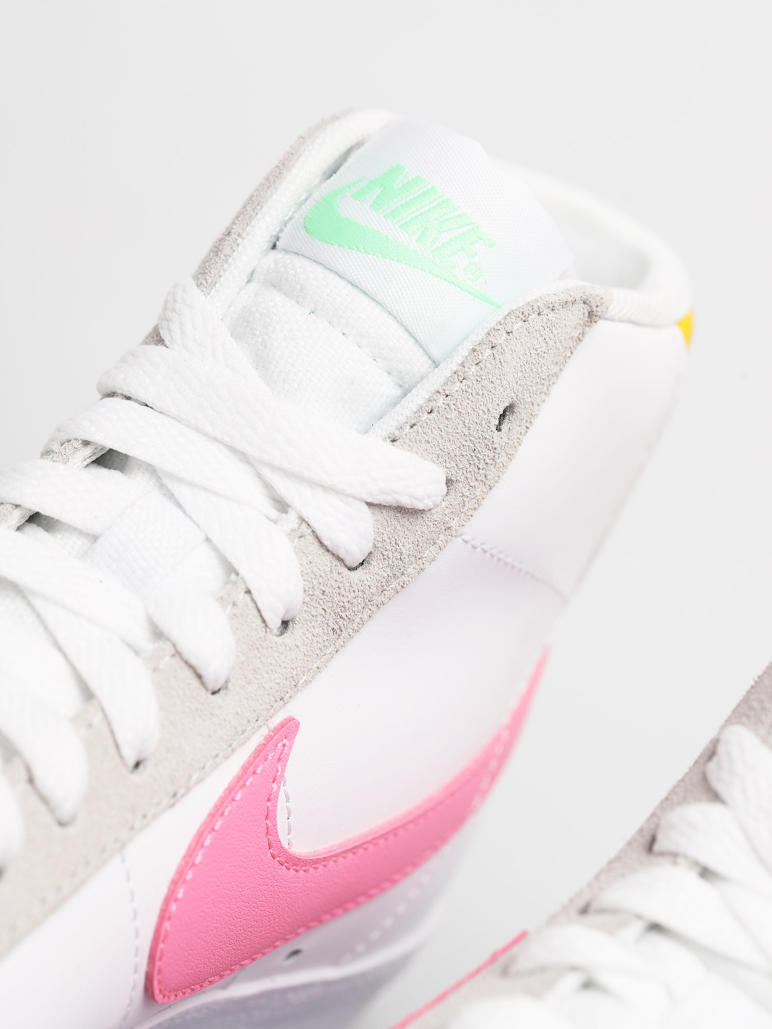 Boty Nike Blazer Mid Vntg 77 Wmn (white/pink glow pure platinum)