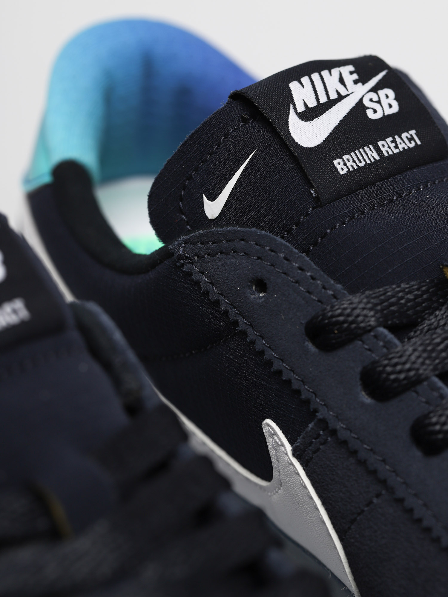 Boty Nike SB Bruin React T (dark obsidian/white hyper jade)