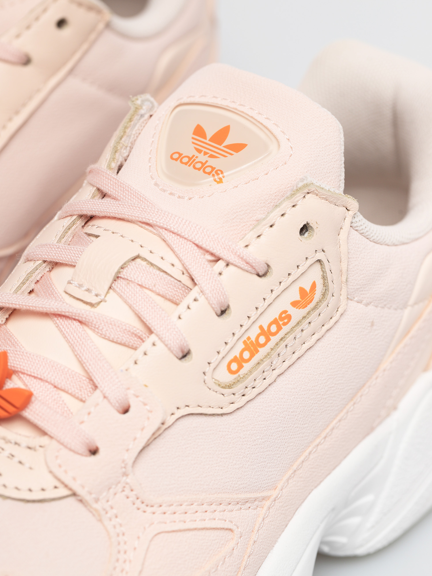 Boty adidas Originals Falcon Wmn (pnktin/pnktin/sigorg)