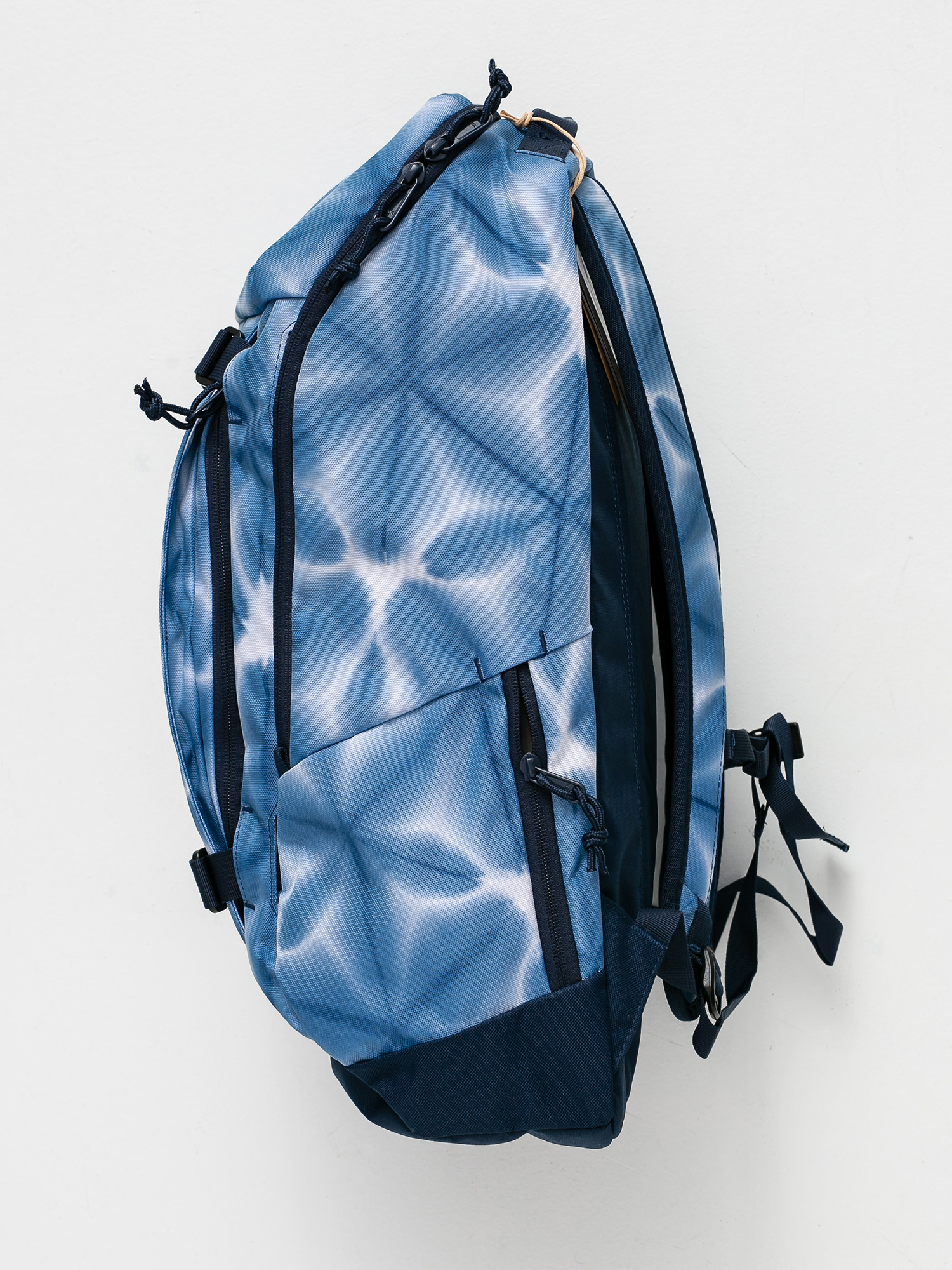 Batoh Burton Kilo 2.0 27L (blue dailola shibori)