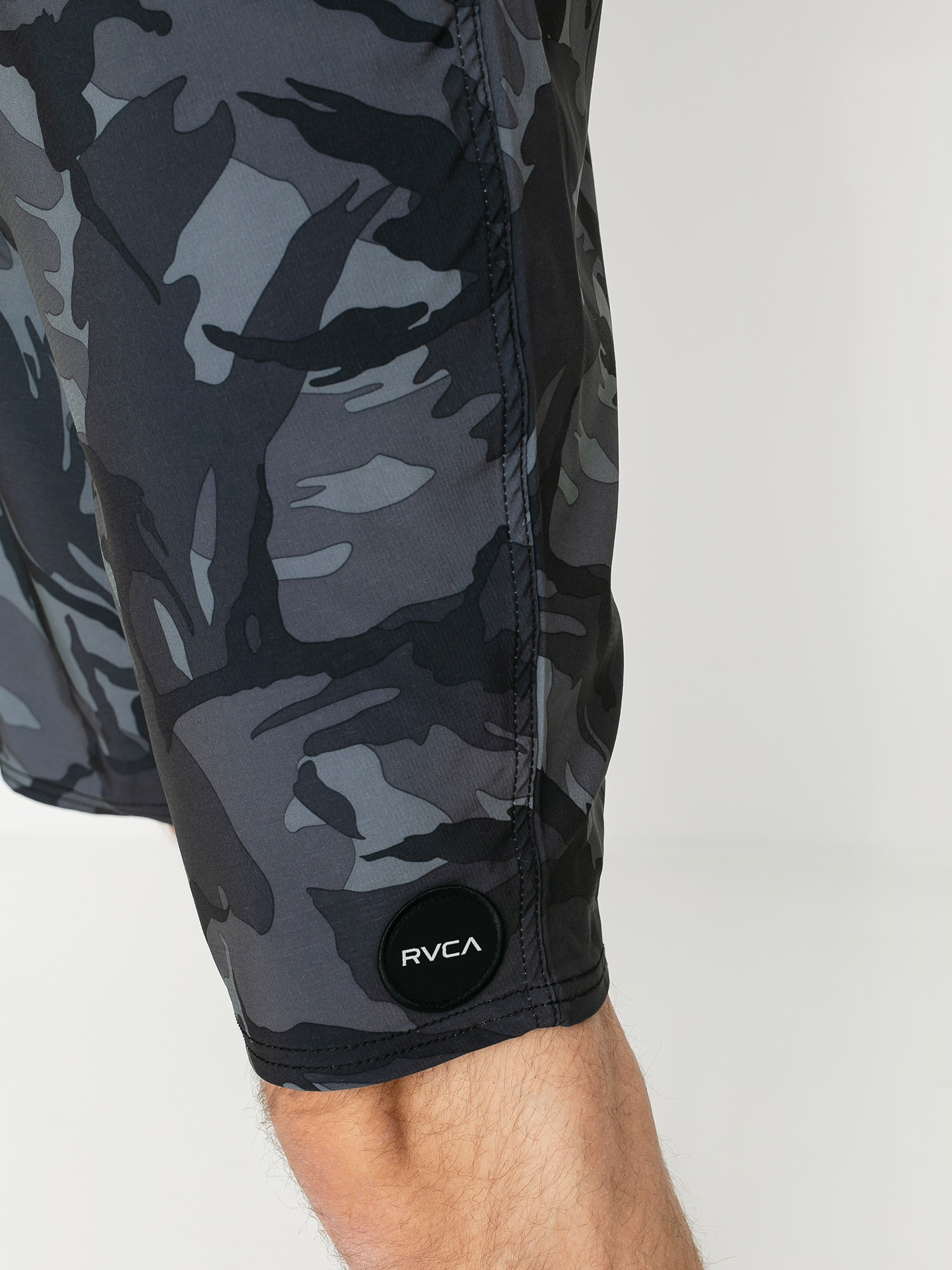 Kraťasy RVCA Va Trunk Print (black camo)