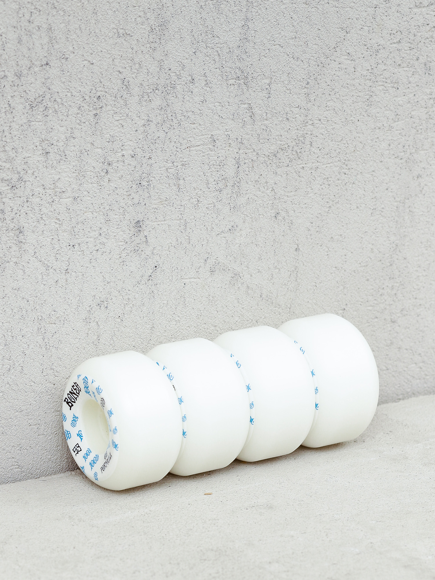 Kolečka Bones 100#13 Sidecut V5 (white/blue)