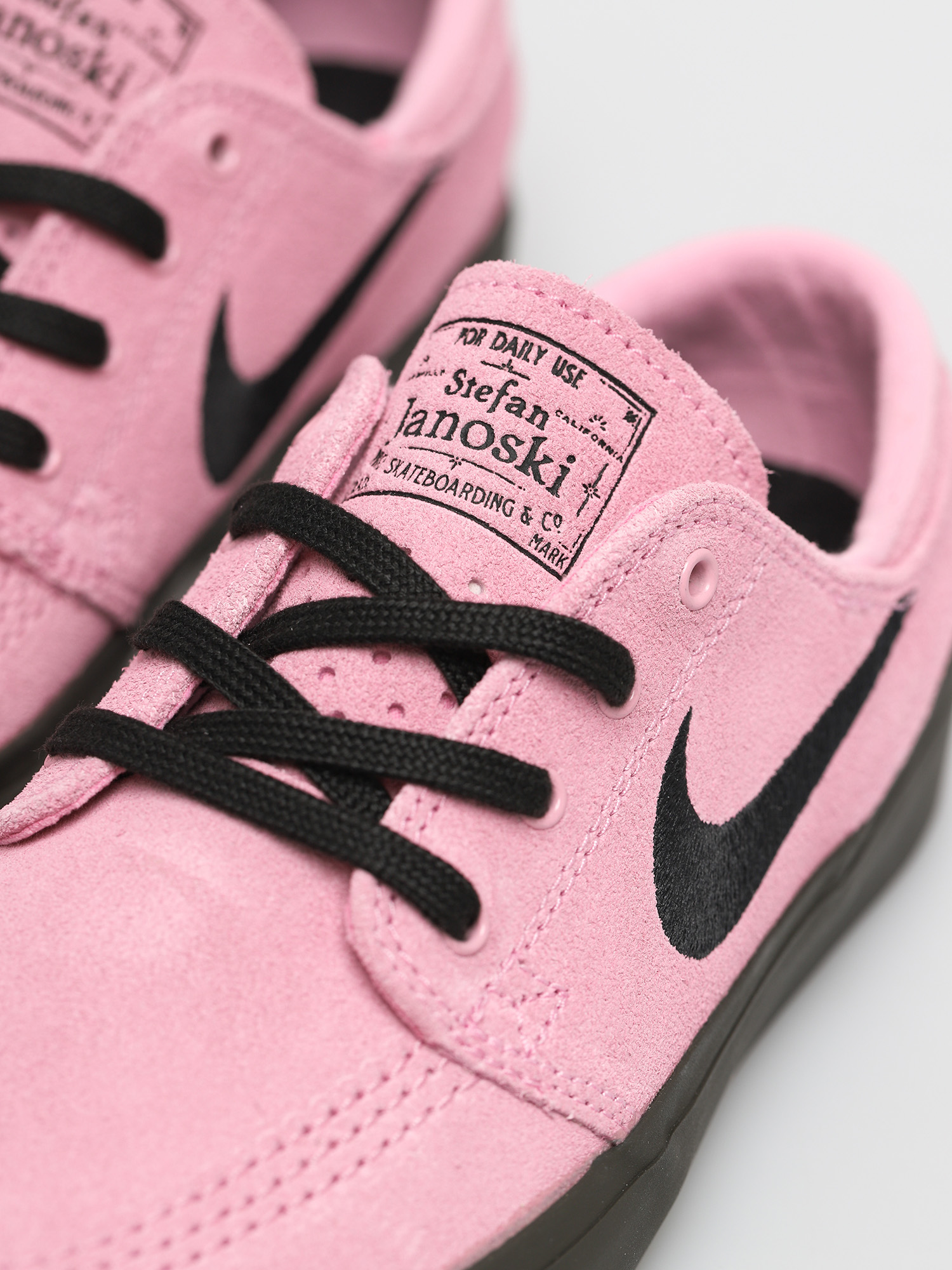 Boty Nike SB Zoom Janoski Rm (pink rise/black pink rise newsprint)